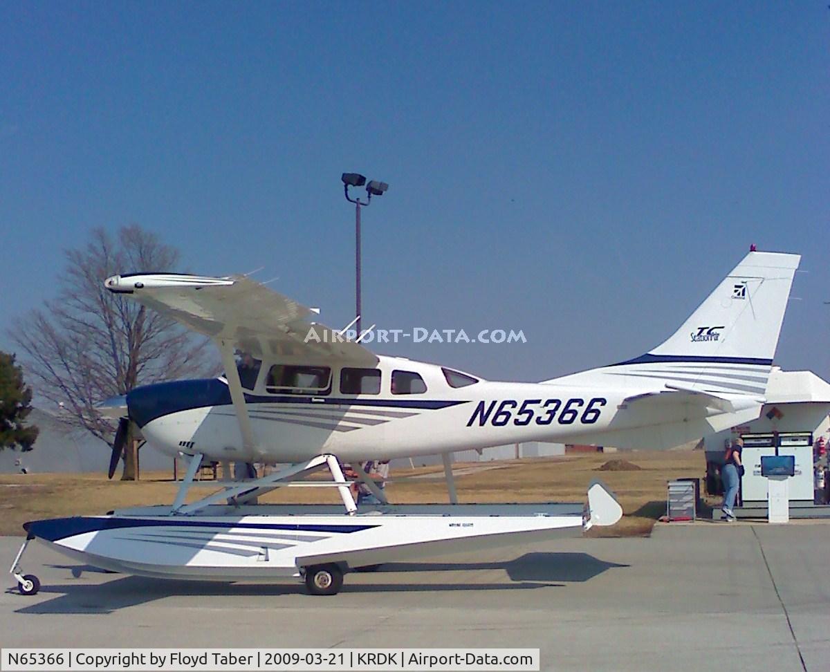 N65366, 2004 Cessna T206H Turbo Stationair C/N T20608485, Stopping for Fuel