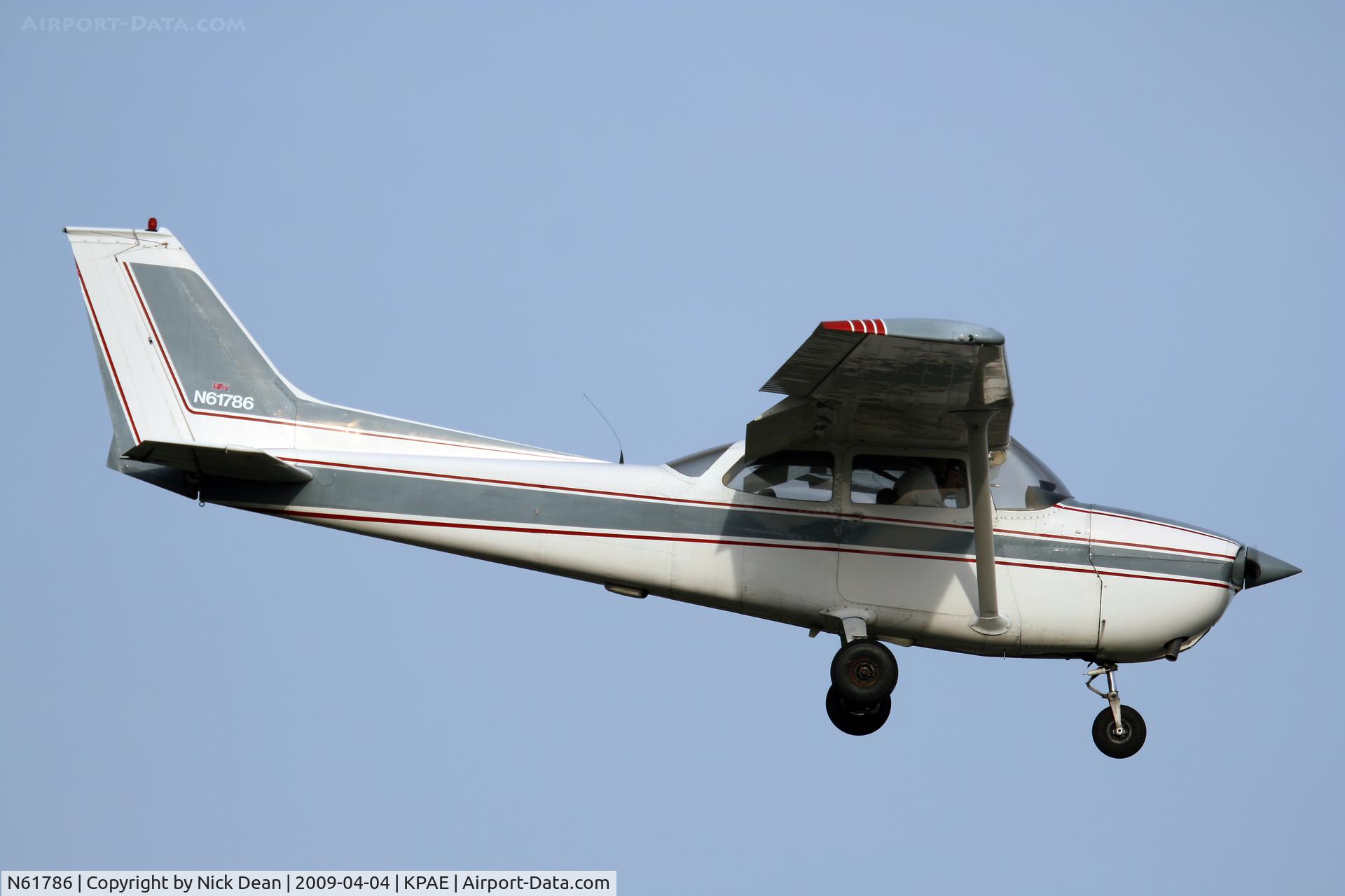 N61786, 1975 Cessna 172M C/N 17264800, KPAE