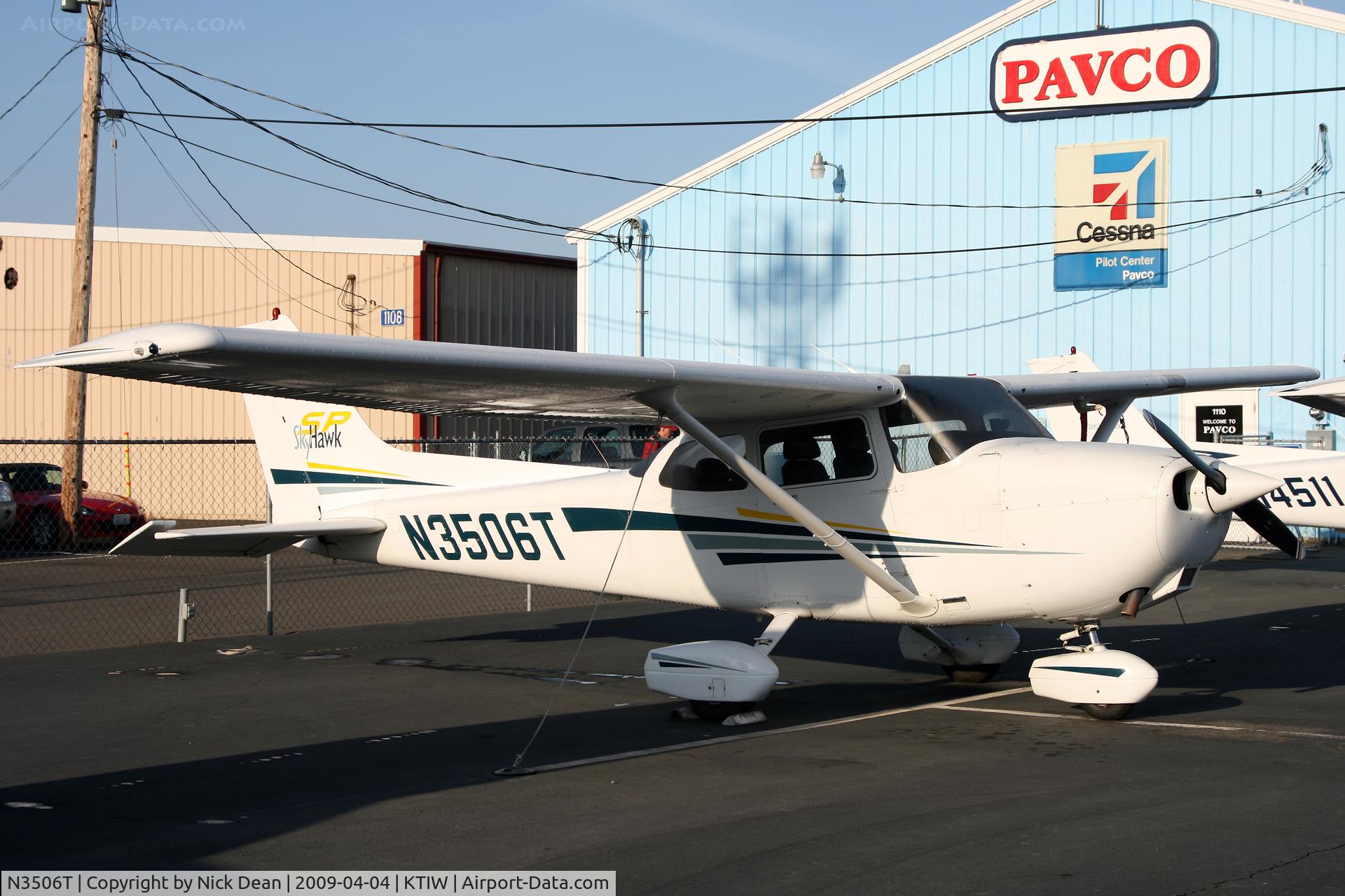 N3506T, 2001 Cessna 172S C/N 172S8962, KTIW