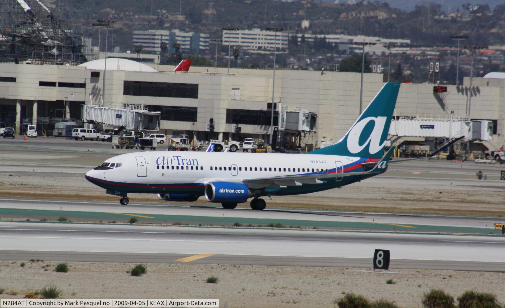 N284AT, 2006 Boeing 737-76N C/N 32668, Boeing 737-700