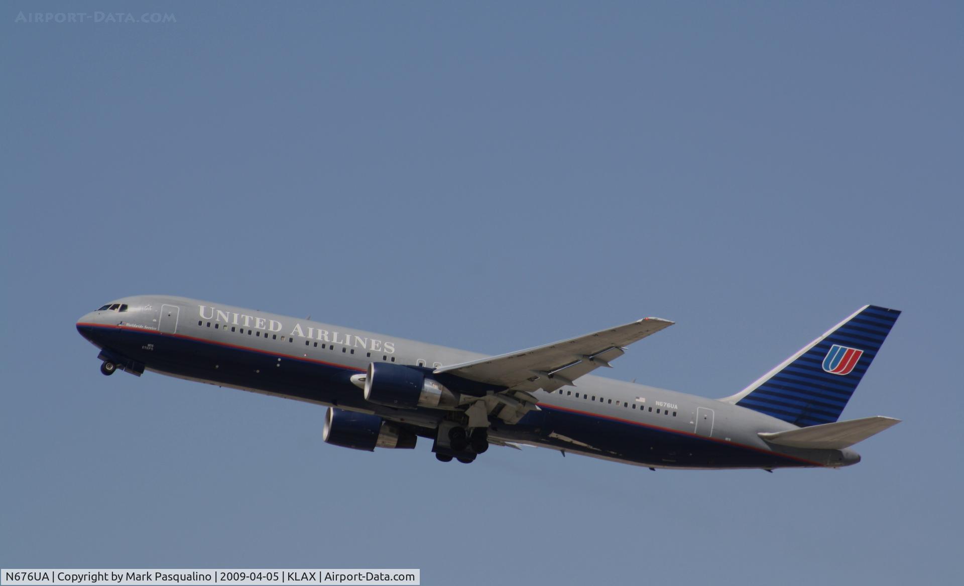 N676UA, 2001 Boeing 767-322 C/N 30028, Boeing 767-300