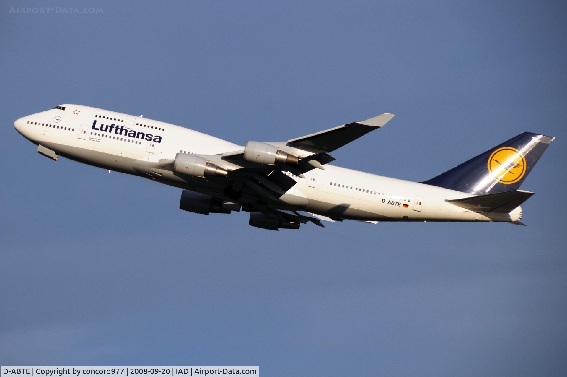 D-ABTE, 1991 Boeing 747-430M C/N 24966, Departing KIAD for Frankfurt.