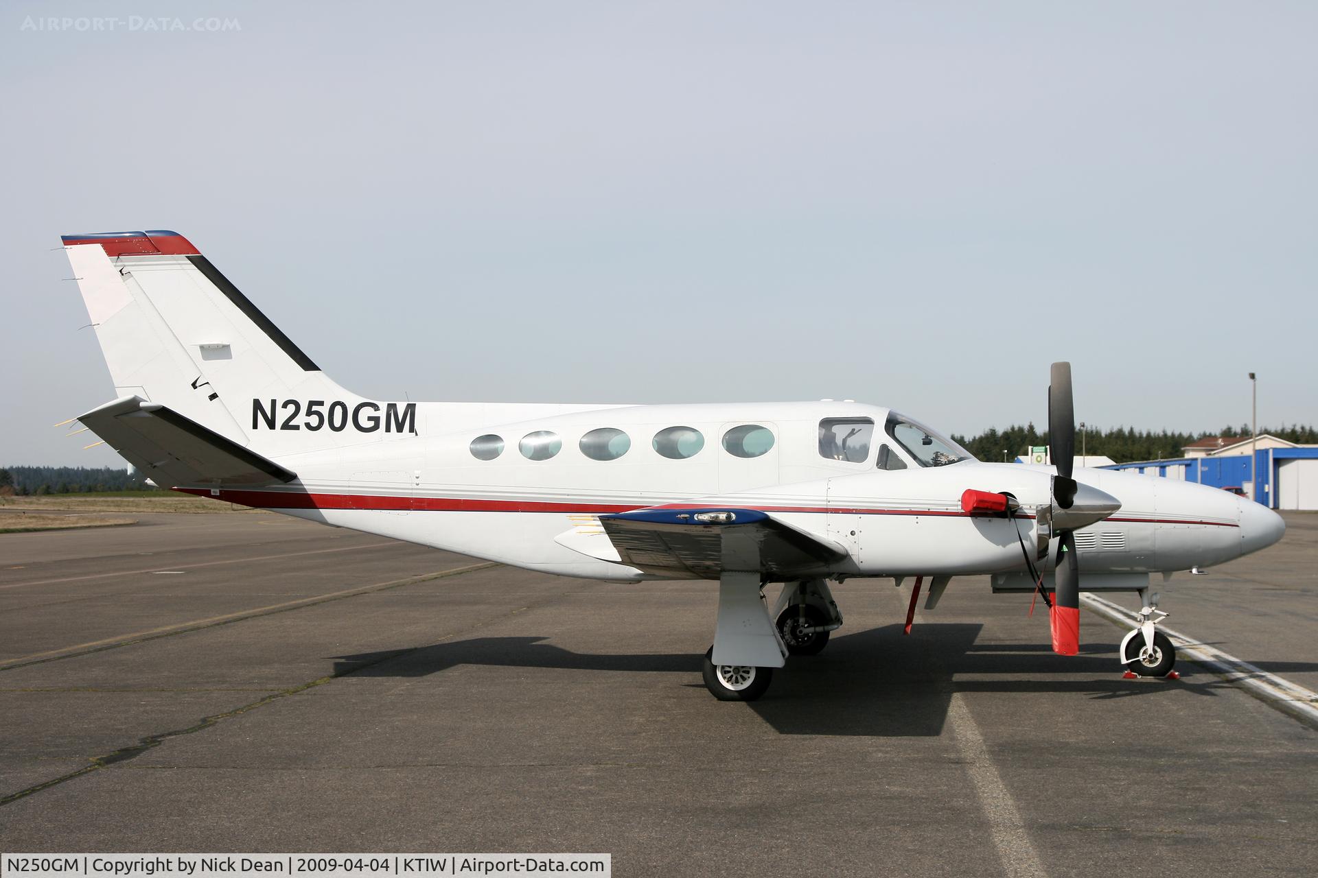 N250GM, 1983 Cessna 425 C/N 425-0131, KTIW