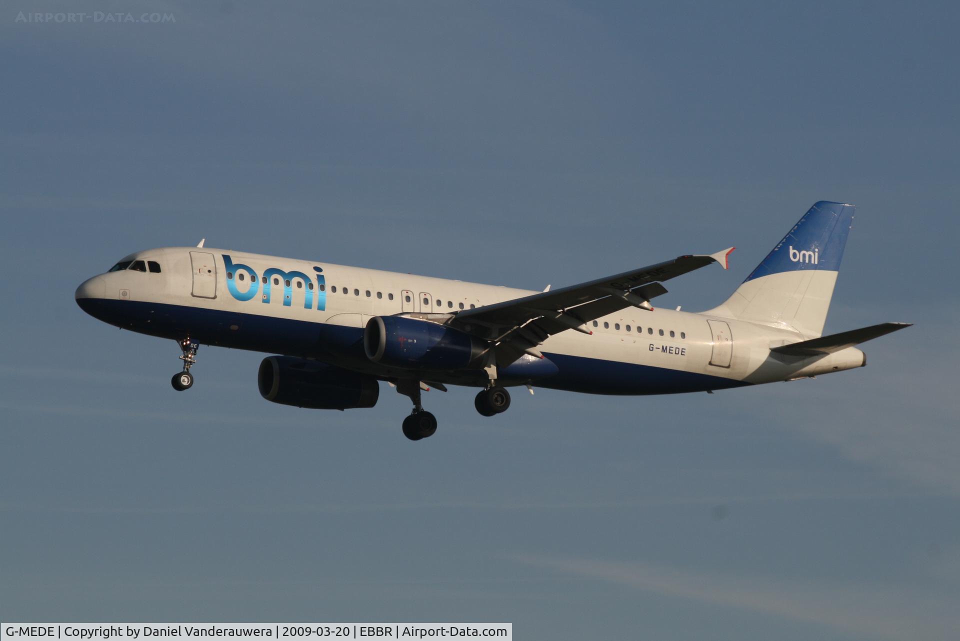 G-MEDE, 2000 Airbus A320-232 C/N 1194, arrival of flight BD141 to rwy 25L
