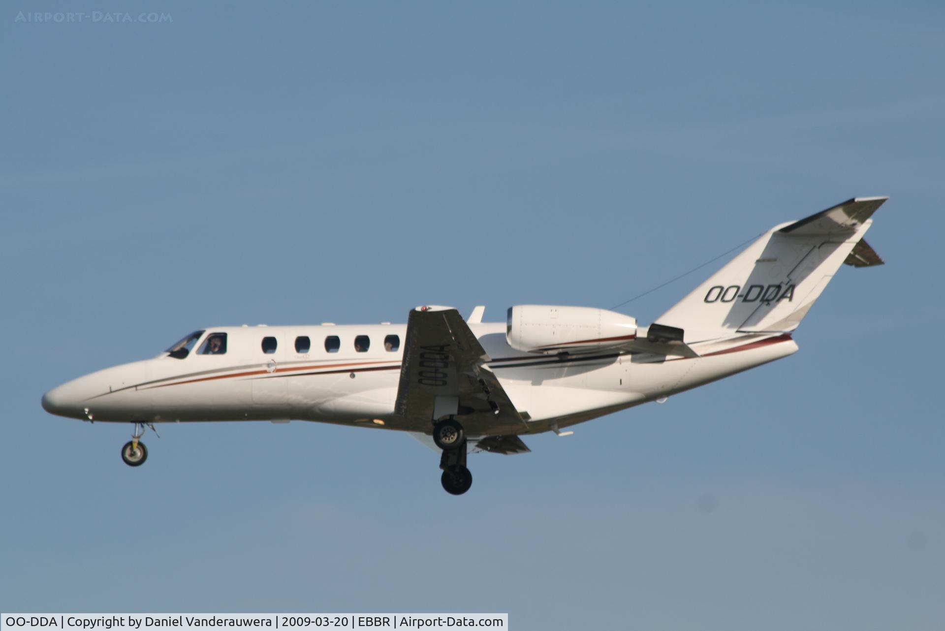 OO-DDA, 2002 Cessna 525A CitationJet CJ2 C/N 525A-0164, descending to rwy 25L