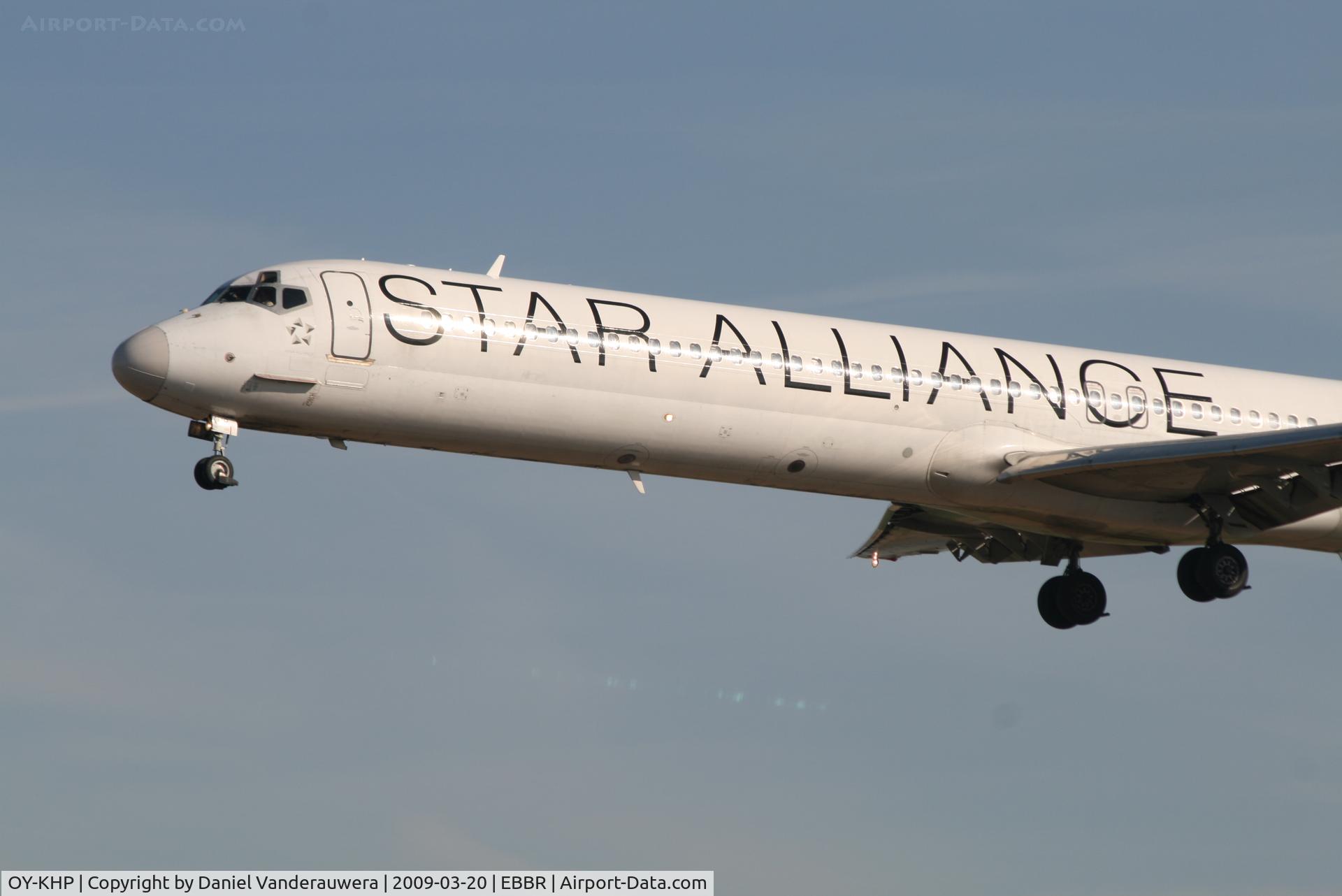 OY-KHP, 1991 McDonnell Douglas MD-81 (DC-9-81) C/N 53007, arrival of flight SK593 to rwy 25L