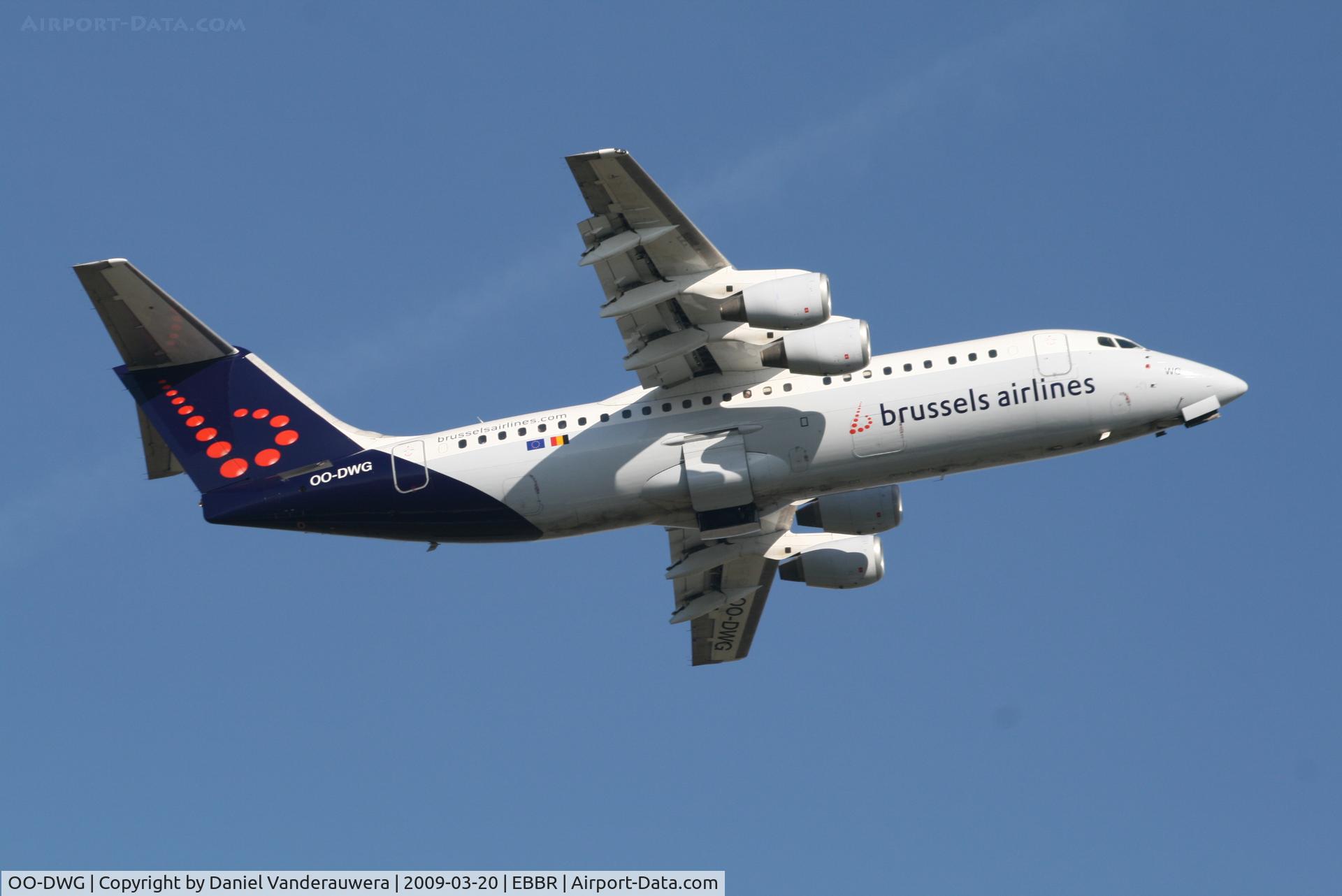 OO-DWG, 1998 British Aerospace Avro 146-RJ100 C/N E3336, taking off from rwy 07R