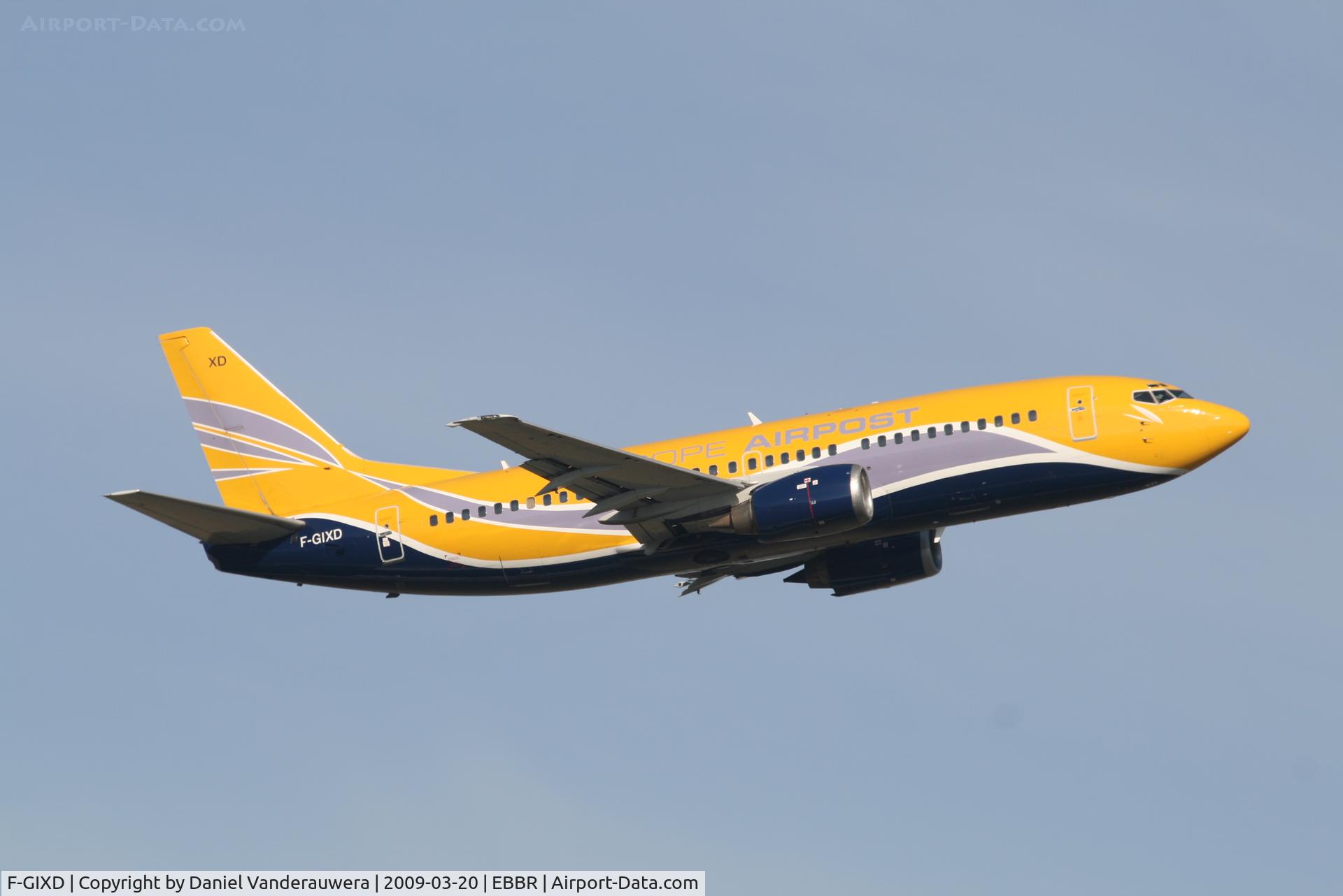F-GIXD, 1992 Boeing 737-33A(QC) C/N 25744, taking off from rwy 07R