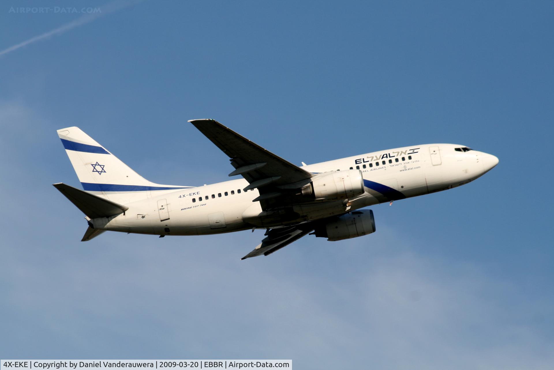 4X-EKE, Boeing 737-758 C/N 29961, taking off from rwy 07R