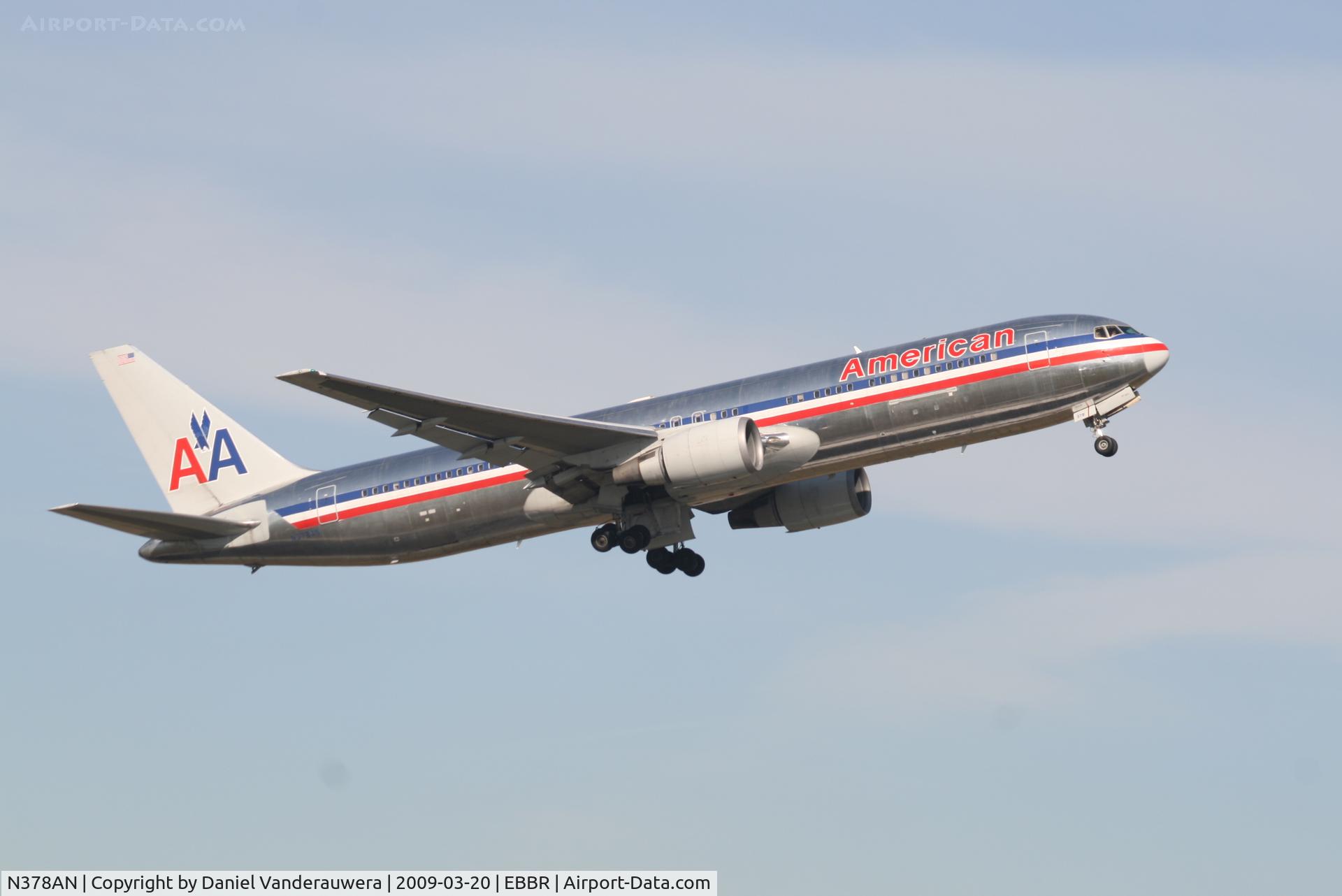 N378AN, 1992 Boeing 767-323/ER C/N 25447, Flight AA171 is taking off from rwy 07R