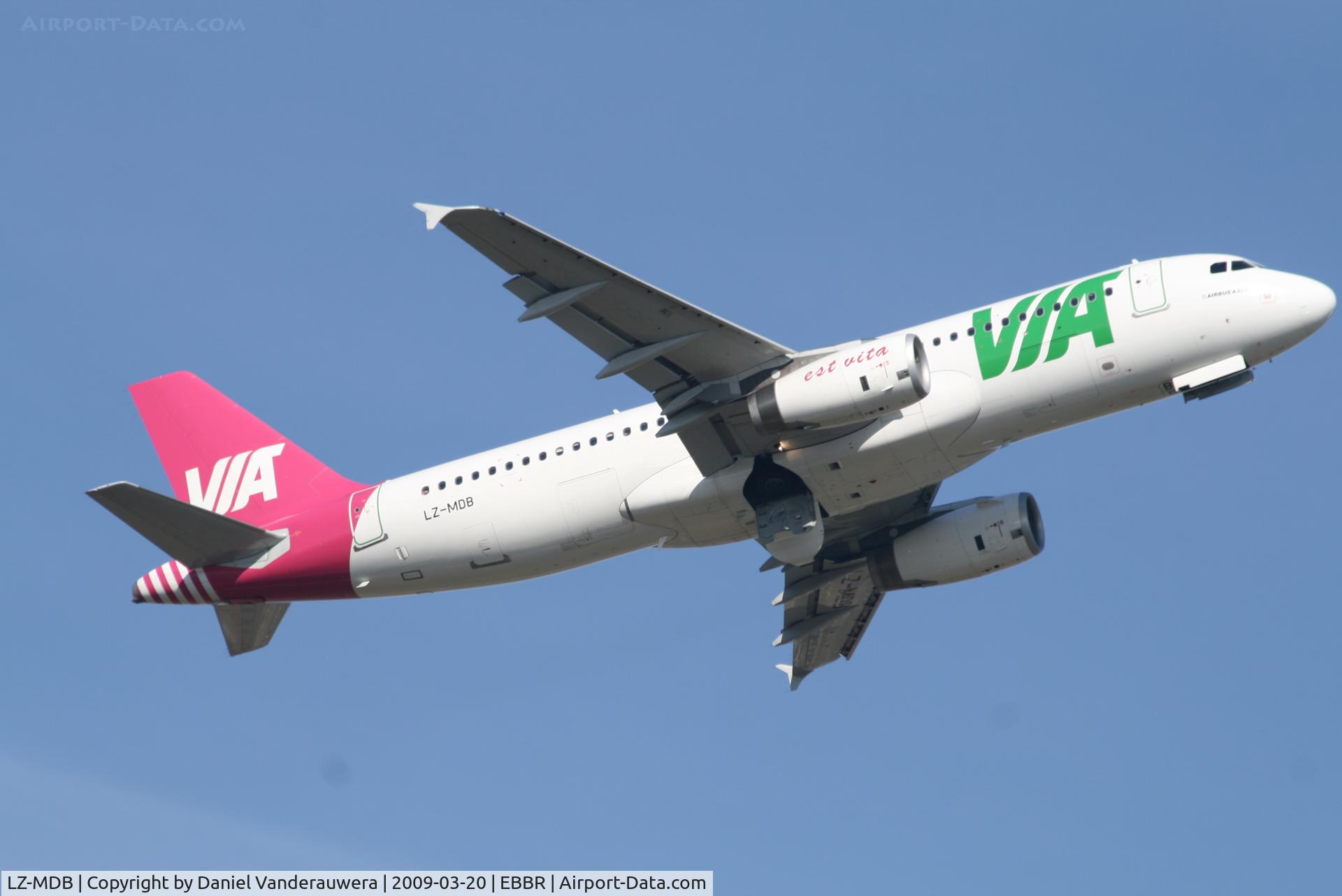 LZ-MDB, 2007 Airbus A320-214 C/N 3125, taking off from rwy 07R