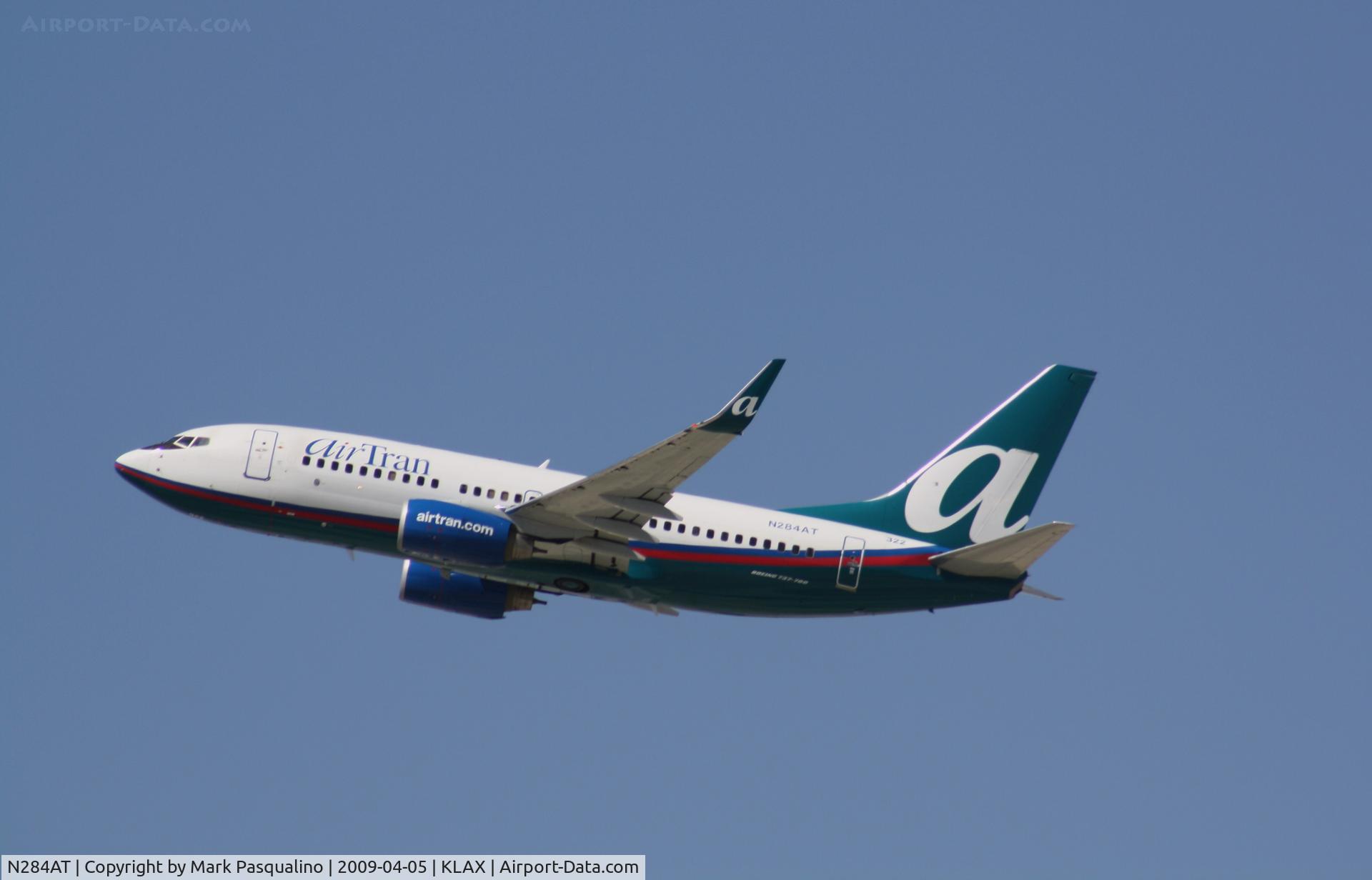 N284AT, 2006 Boeing 737-76N C/N 32668, Boeing 737-700