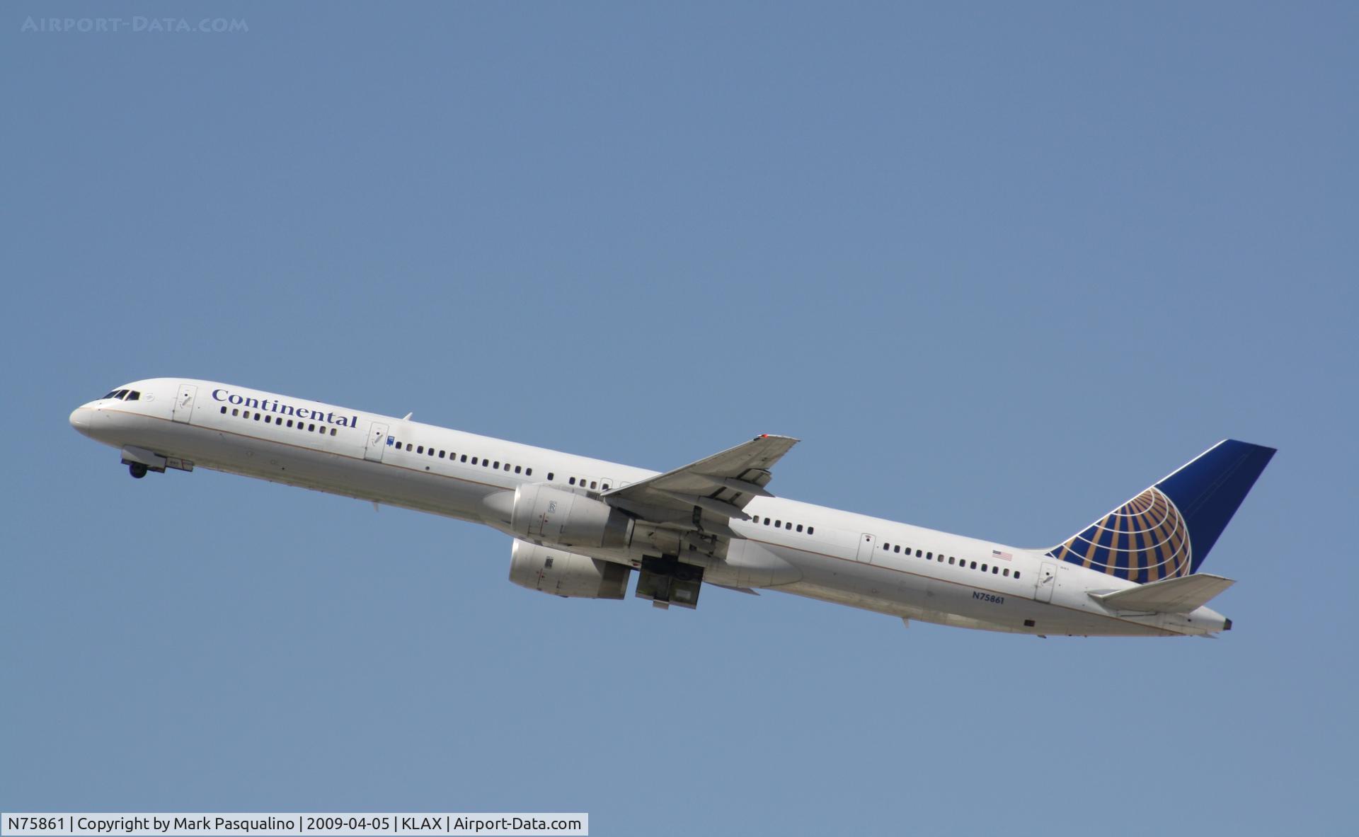 N75861, 2001 Boeing 757-33N C/N 32585, Boeing 757-300