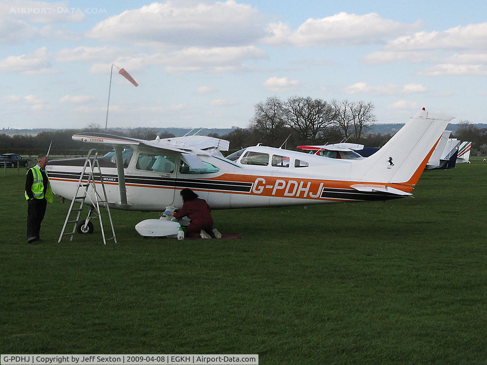 G-PDHJ, 1982 Cessna T182 Skylane C/N 182-68092, Pre-flight preparation and polish
