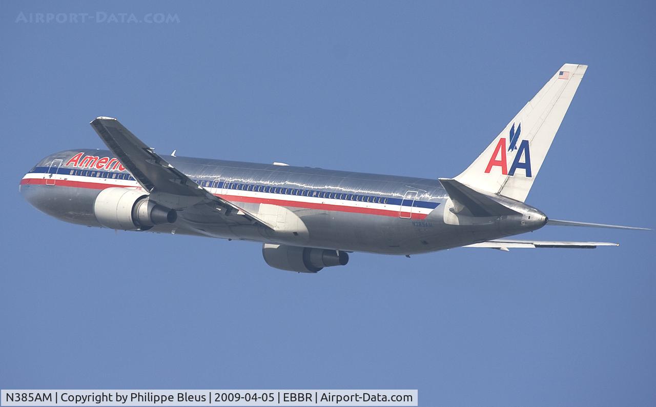 N385AM, 1994 Boeing 767-323 C/N 27059, First turn on the SID after take off from rwy 25R.