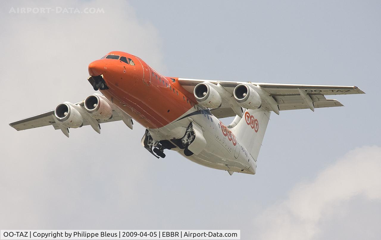 OO-TAZ, 1991 British Aerospace BAe.146-200QC Quick Change C/N E2188, Appearing over the southern fence of the airport, climbing from rwy 20.