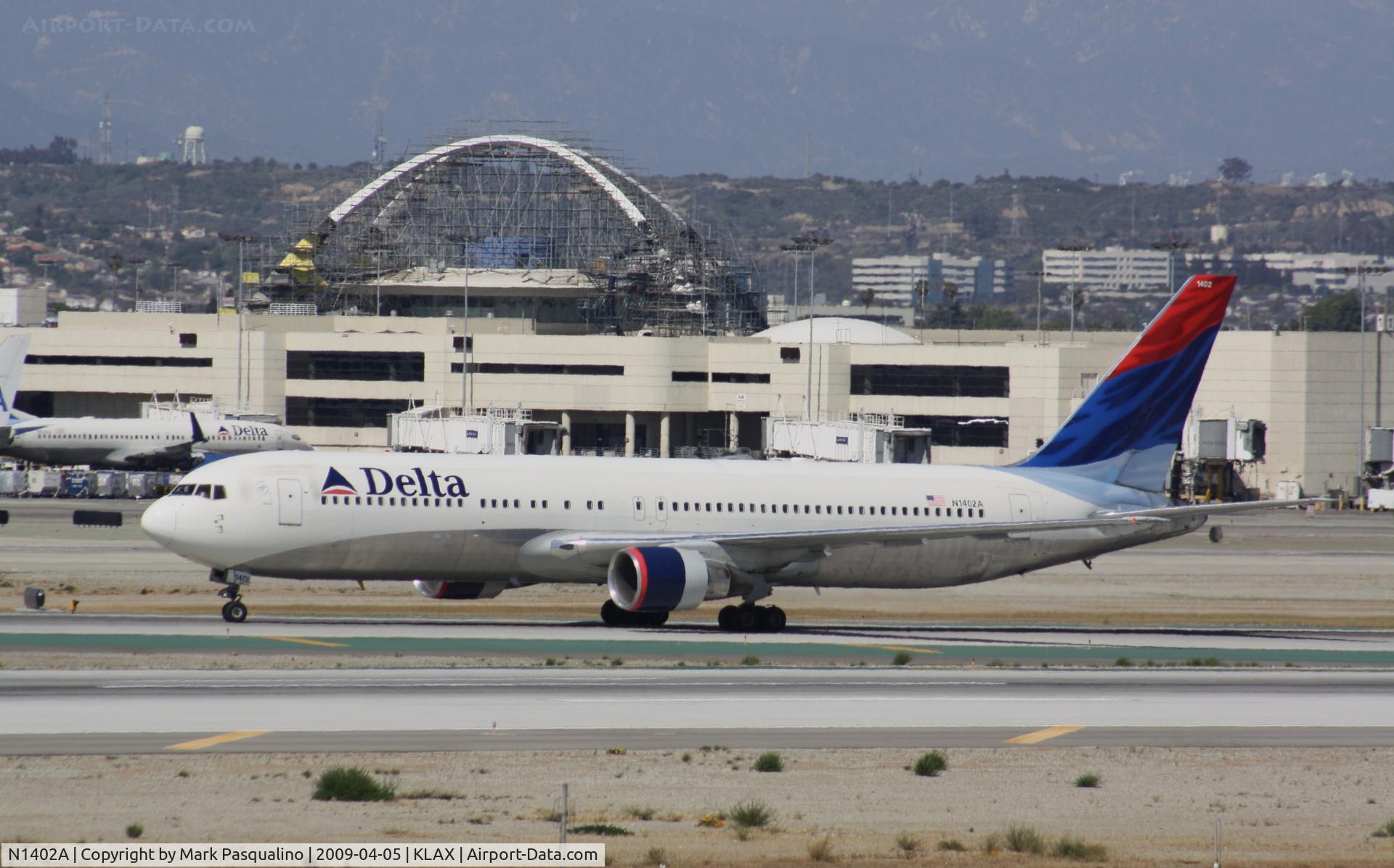 N1402A, 1993 Boeing 767-332 C/N 25989, Boeing 767-300