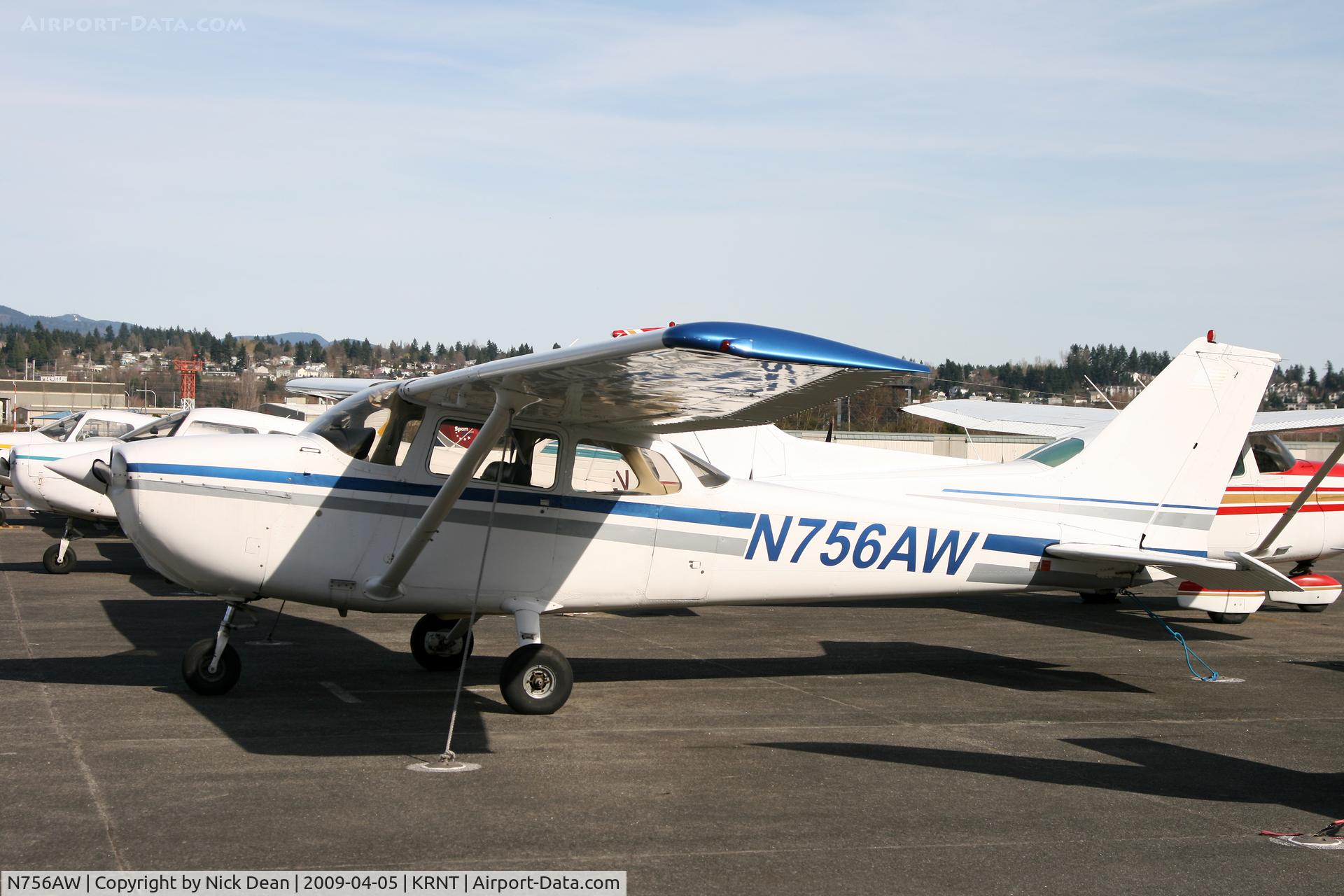 N756AW, 1976 Cessna 172N C/N 17267877, KRNT
