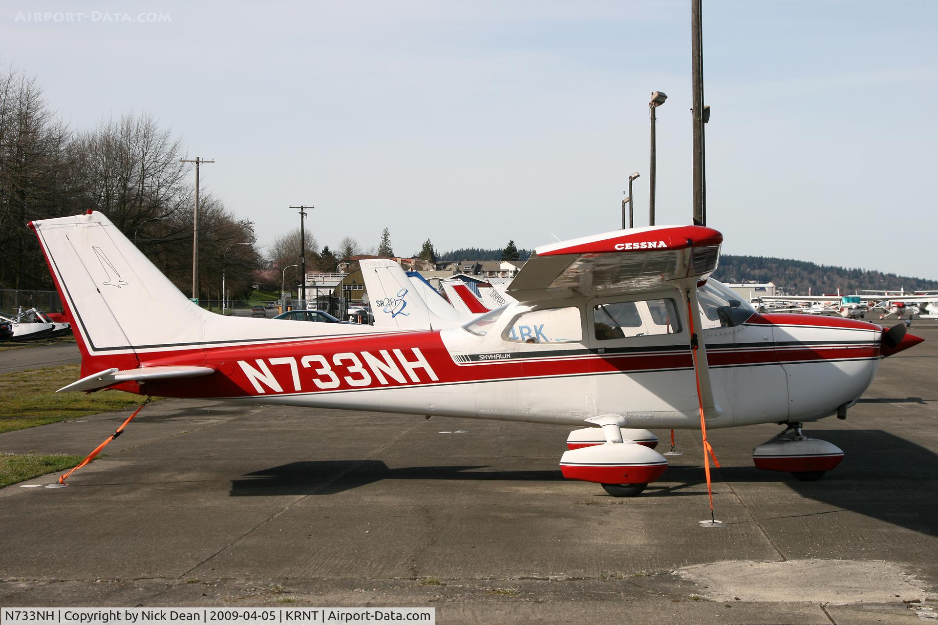 N733NH, 1977 Cessna 172N C/N 17268416, KRNT