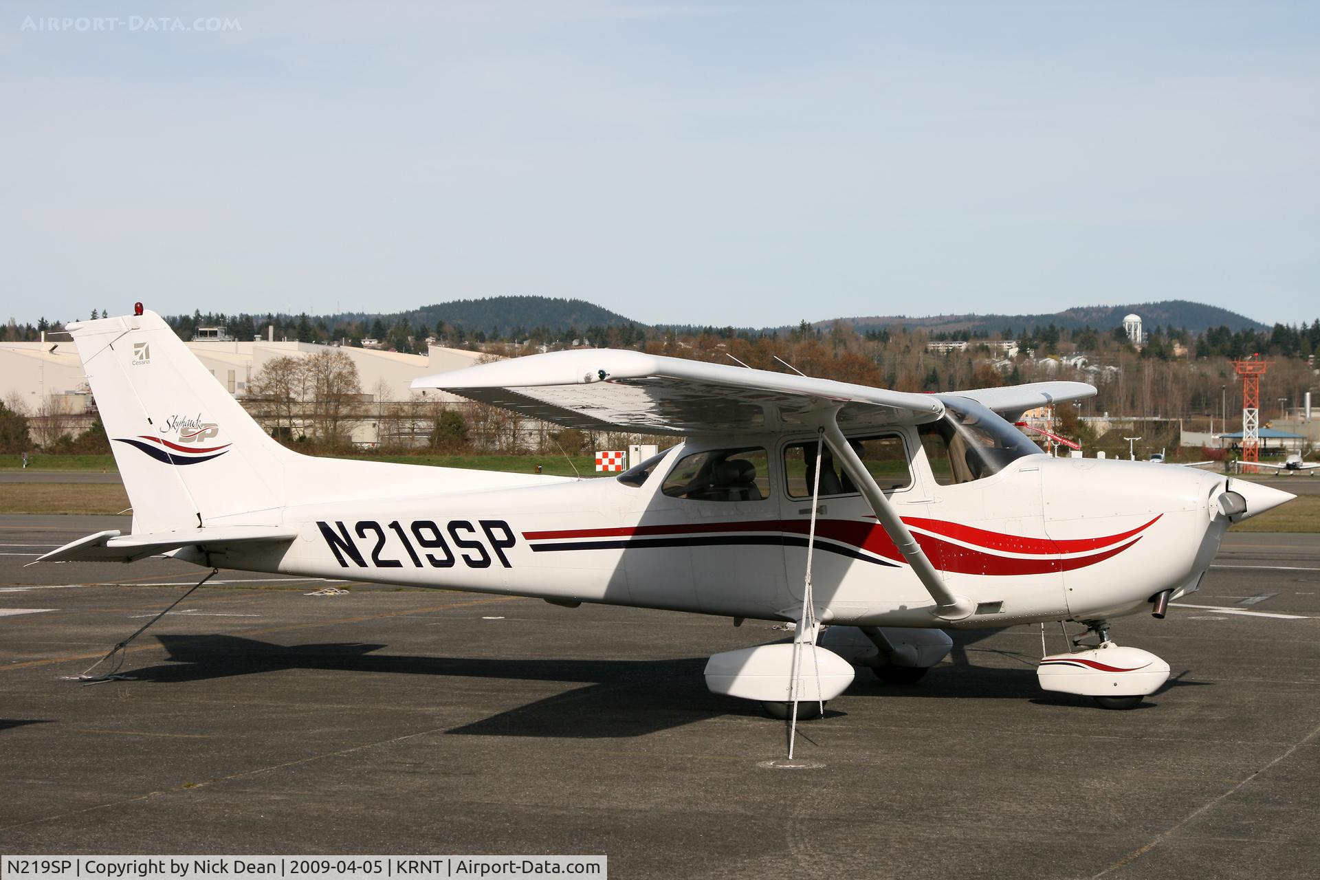N219SP, 1999 Cessna 172S C/N 172S8219, KRNT