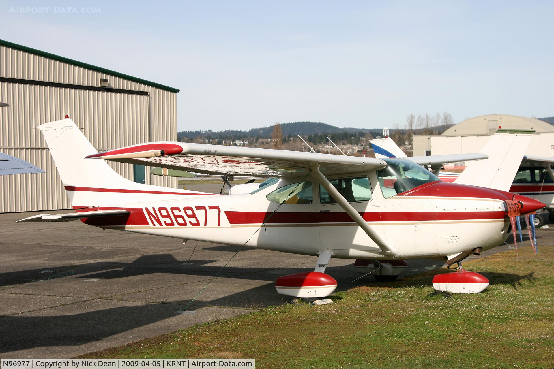 N96977, 1979 Cessna 182Q Skylane C/N 18266921, KRNT