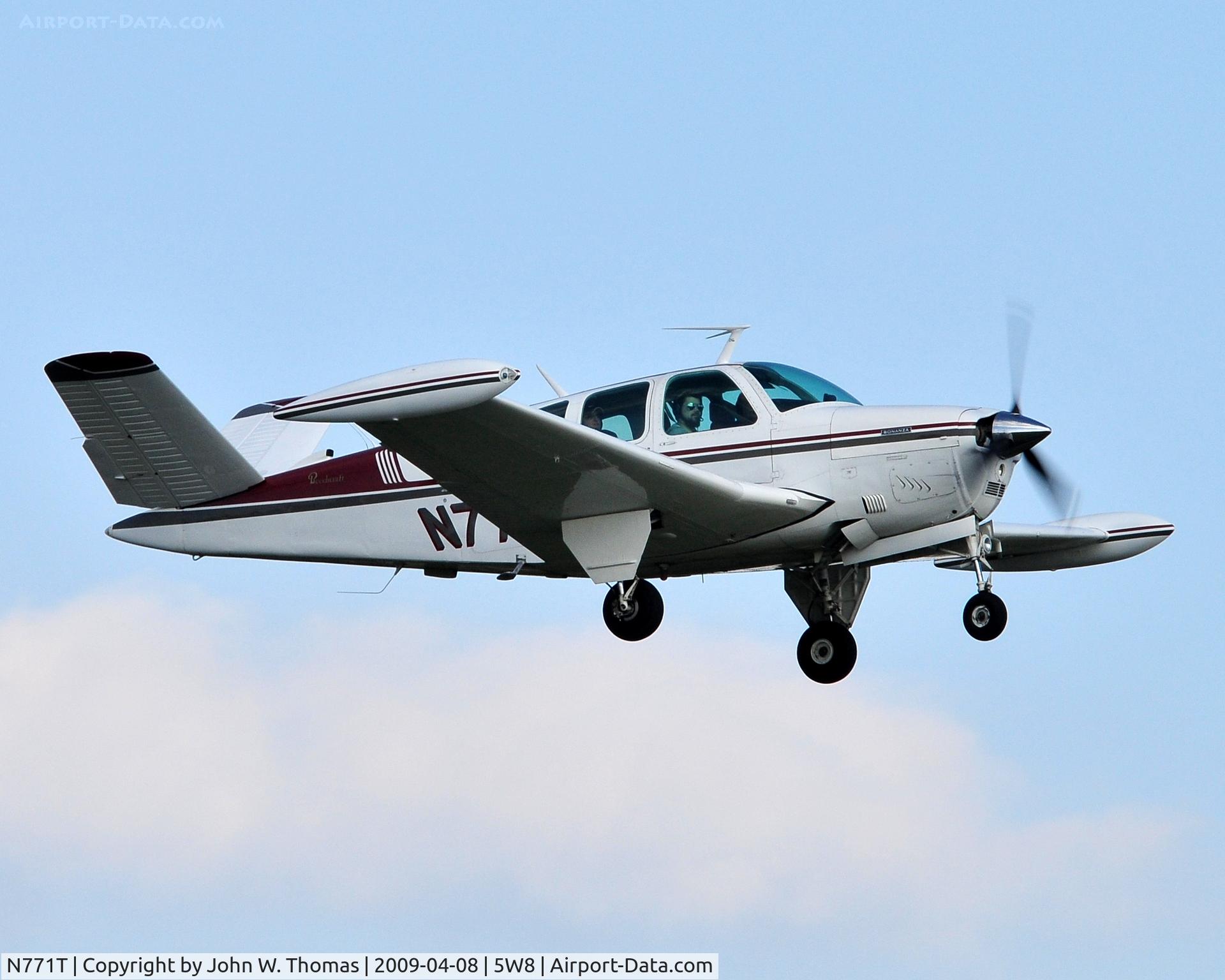 N771T, 1972 Beech V35B Bonanza C/N D-9415, Departing runway 22
