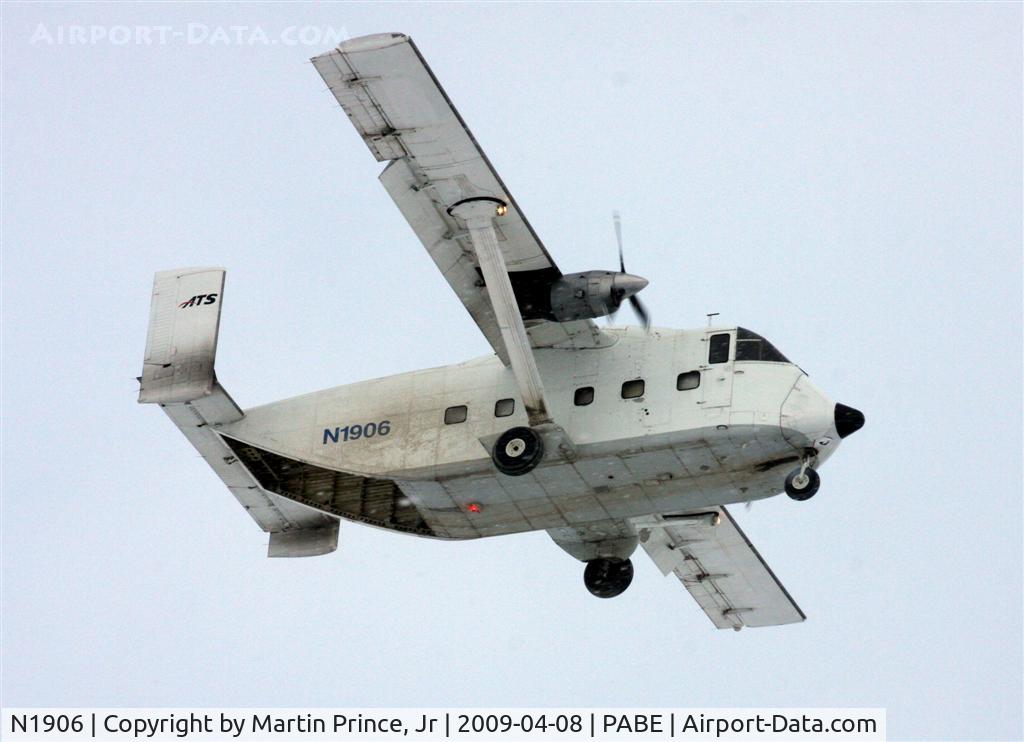 N1906, 1972 Short SC-7 Skyvan 3 C/N SH1906, Landing in the snow on runway 18