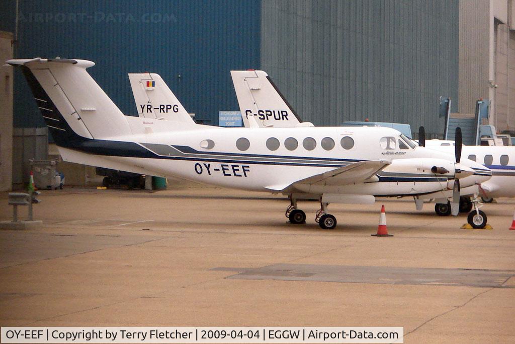 OY-EEF, 1996 Raytheon B200 Super King Air C/N BB-1548, Beech 200 at a gloomy Luton