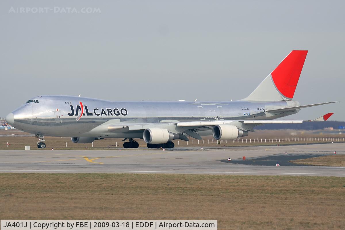 JA401J, 2004 Boeing 747-446F (SCD) C/N 33748, with it´s wings bending, JA401J is taxiing to the holding point