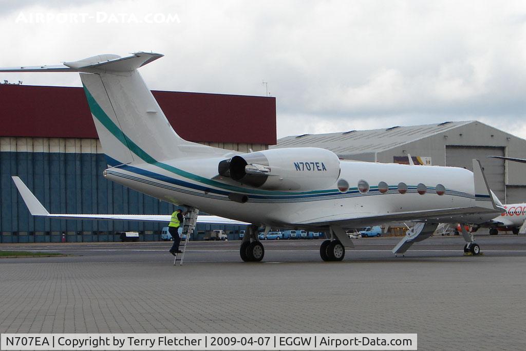 N707EA, 1996 Gulfstream Aerospace G-IV C/N 1284, Gulfsteam on Stand 16 at Luton