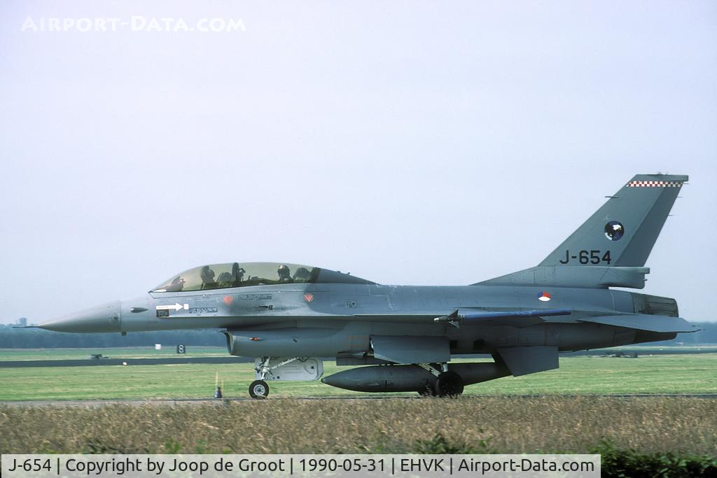 J-654, General Dynamics F-16B Fighting Falcon C/N 6E-19, volkel resident