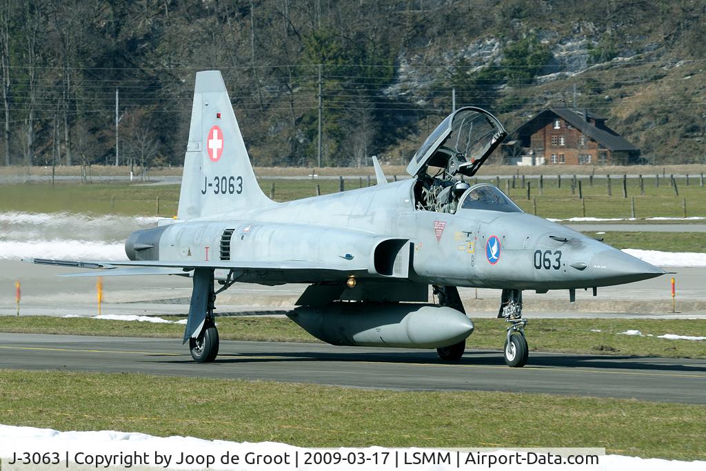 J-3063, Northrop F-5E Tiger II C/N L.1063, The FlSt 19 badge dates back to the early days of Tiger operation. It is still in place though.
