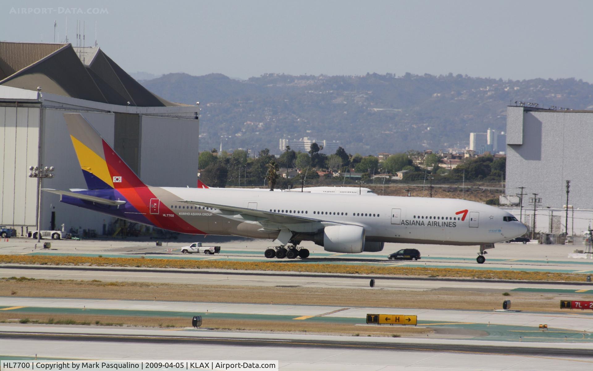 HL7700, Boeing 777-28E/ER C/N 30859, Boeing 777-200ER