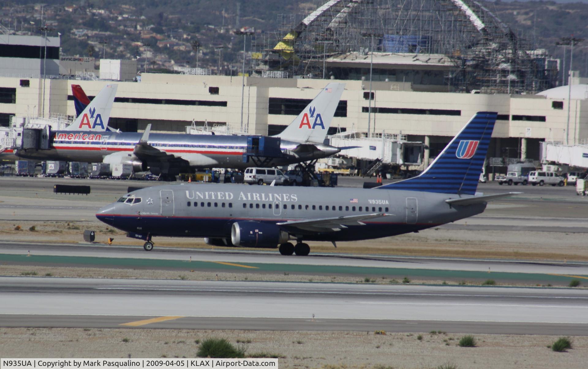 N935UA, 1992 Boeing 737-522 C/N 26663, Boeing 737-500