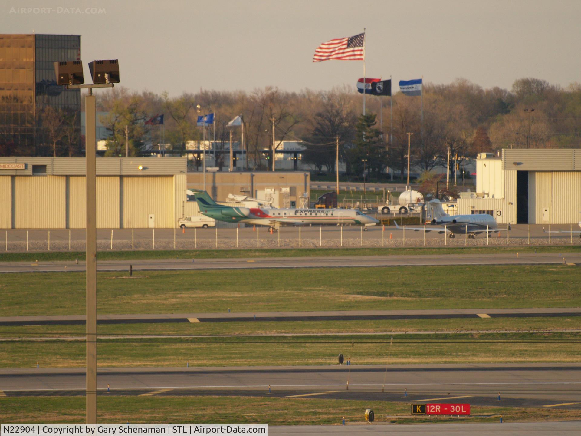 N22904, 2005 Cessna 172S C/N 172S9961, ON TARMAC