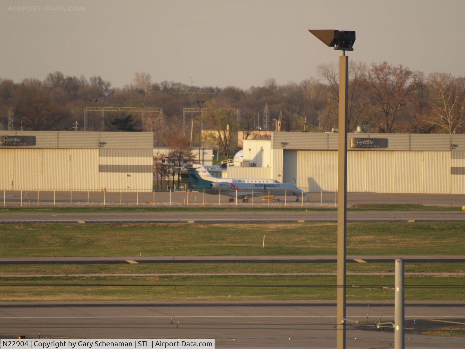 N22904, 2005 Cessna 172S C/N 172S9961, ON TARMAC