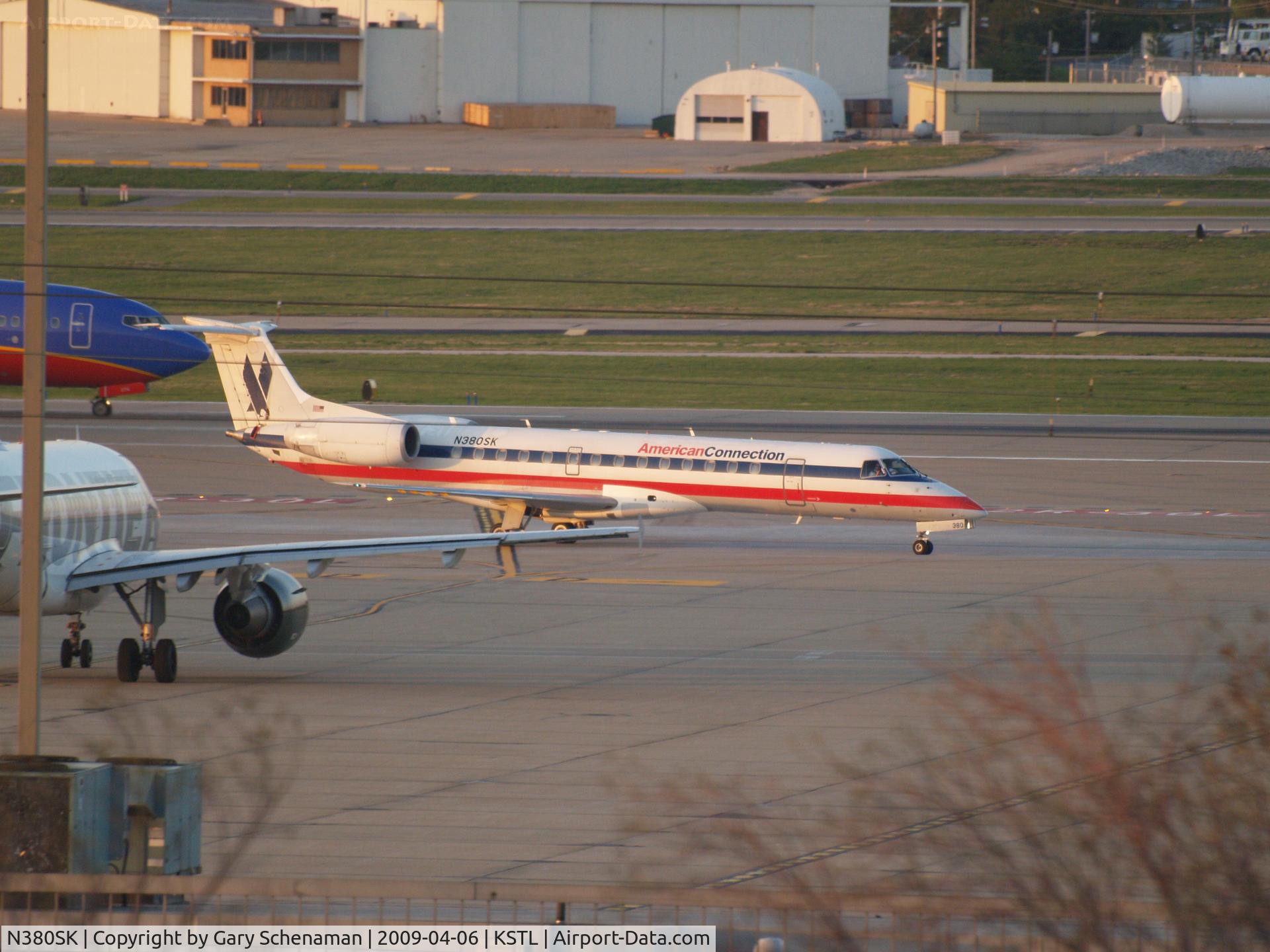 N380SK, 2002 Embraer ERJ-140LR (EMB-135KL) C/N 145613, HEADING TO RUNWAY