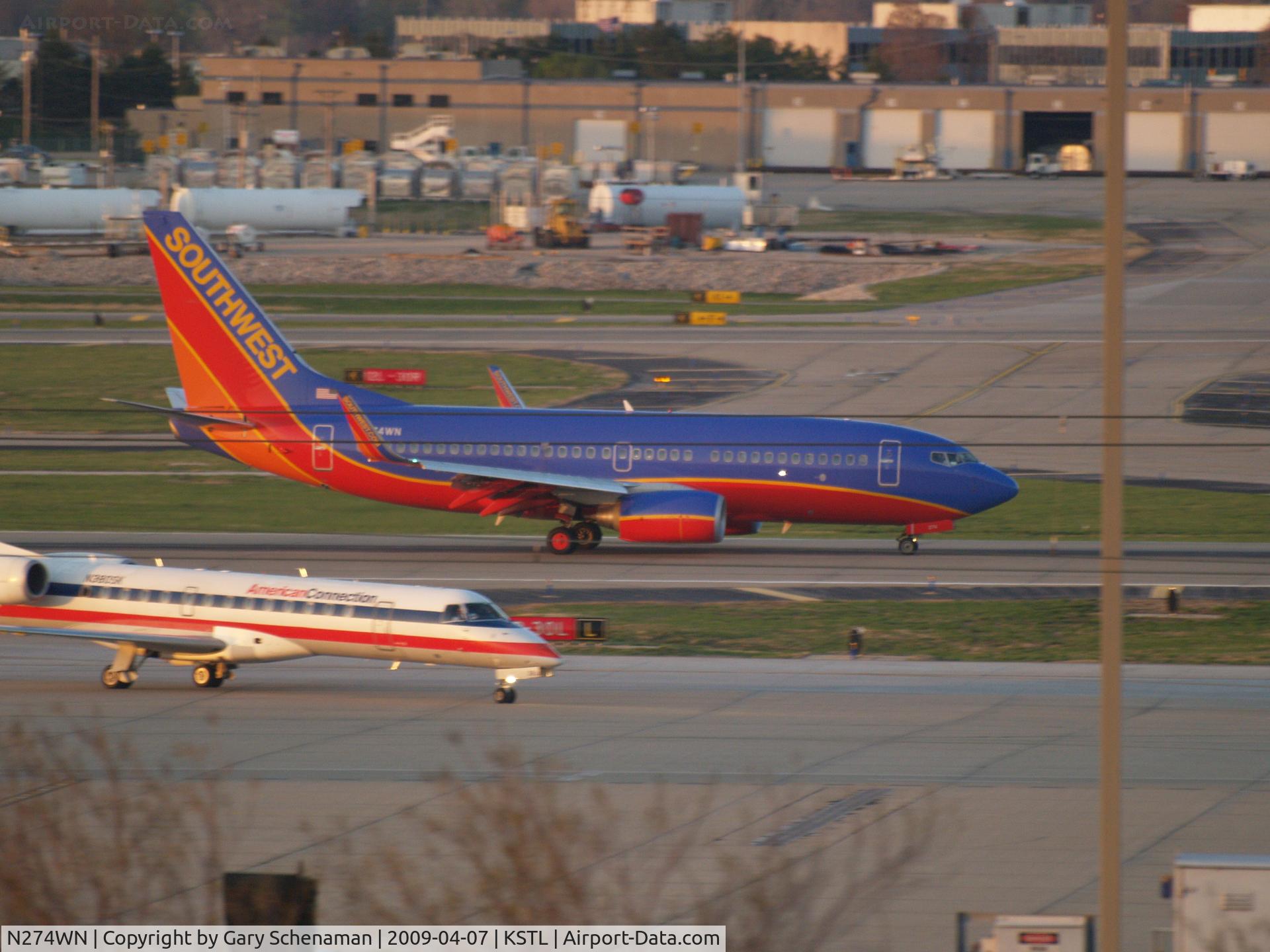 N274WN, 2007 Boeing 737-7H4 C/N 32529, JUST LANDED