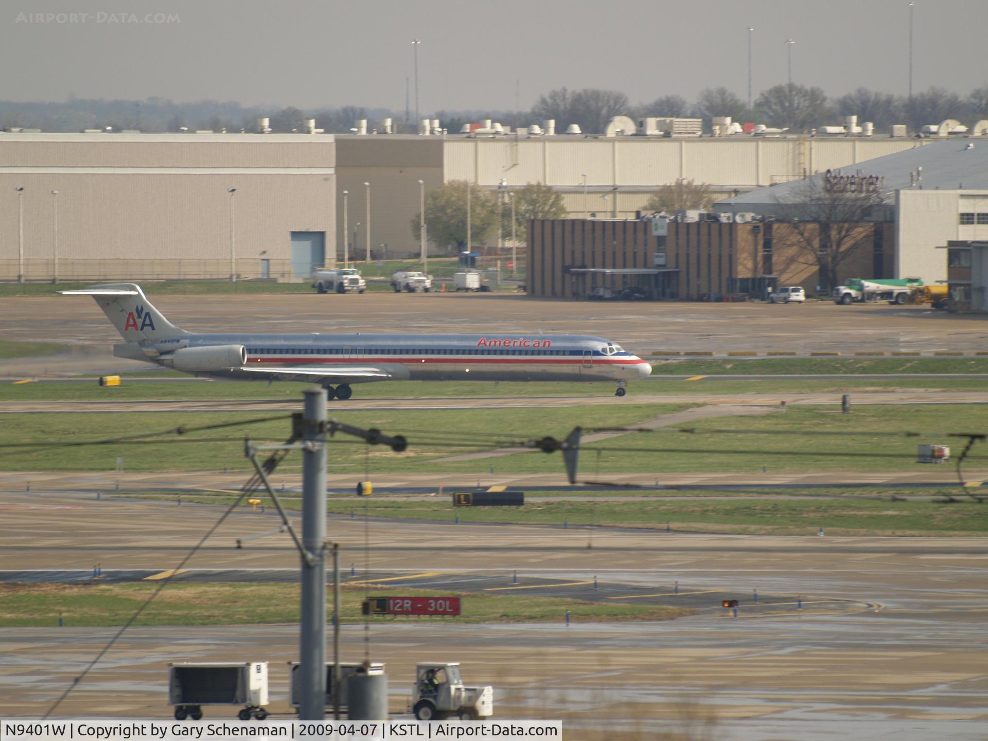 N9401W, 1992 McDonnell Douglas MD-83 (DC-9-83) C/N 53137, TAKEOFF