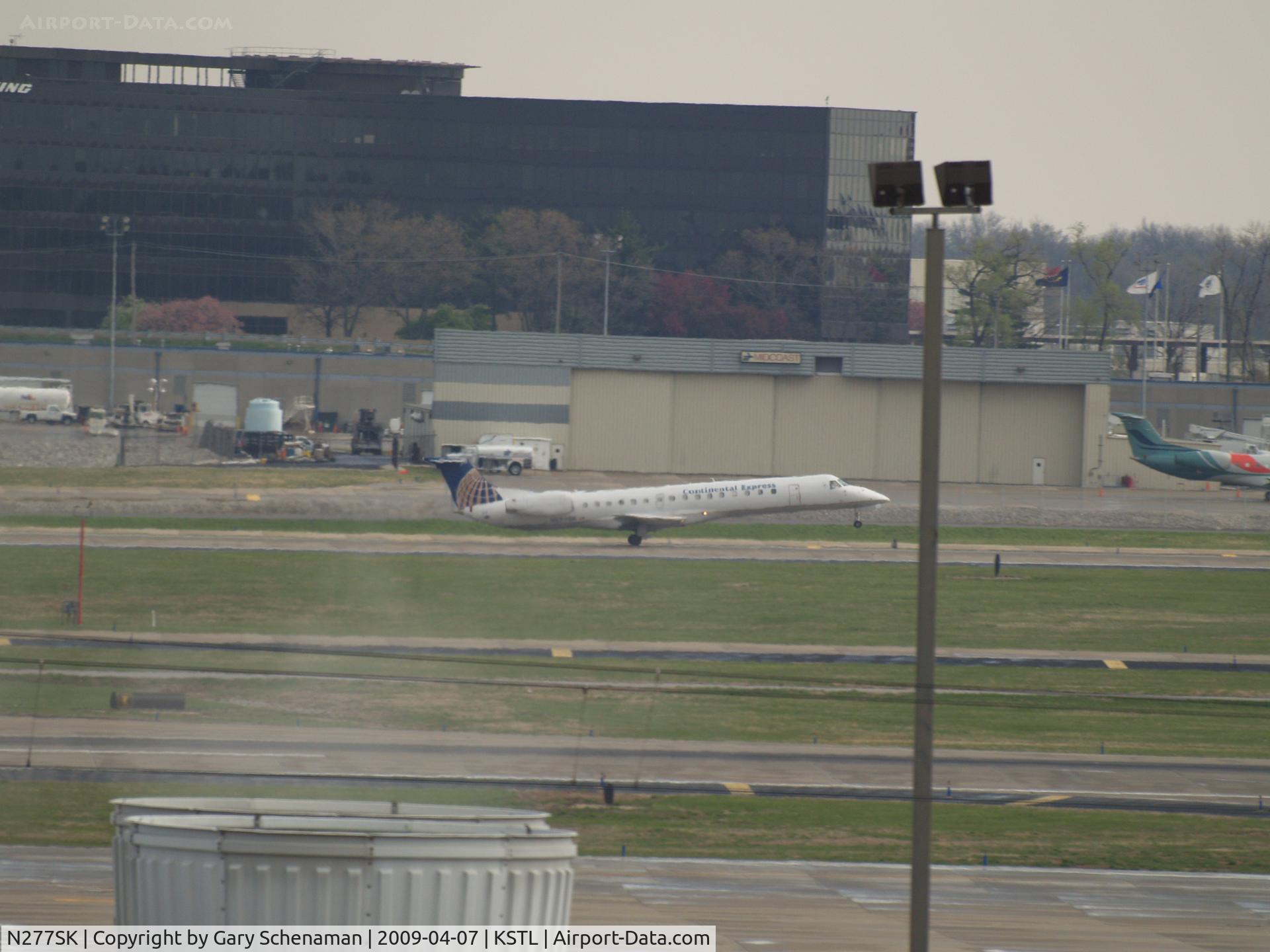 N277SK, 2000 Embraer ERJ-145LR (EMB-145LR) C/N 145355, TAKEOFF