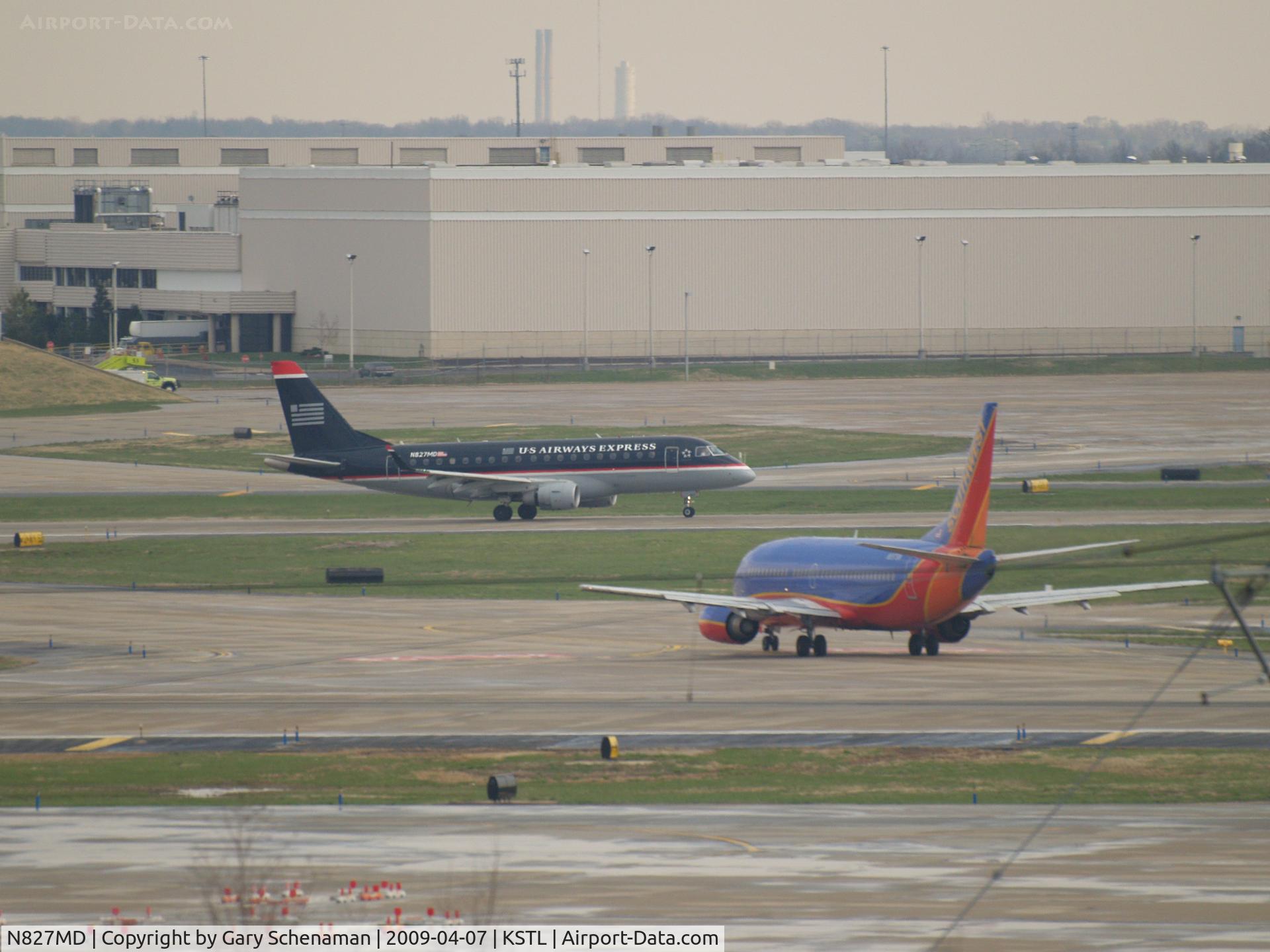N827MD, 2005 Embraer 170SU (ERJ-170-100SU) C/N 17000047, TAXING TO RUNWAY