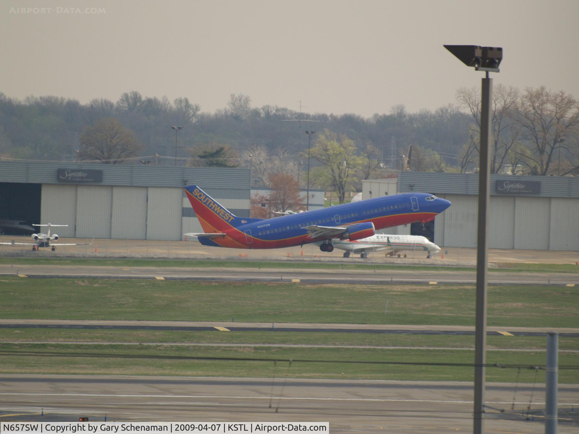 N657SW, 1985 Boeing 737-3L9 C/N 23331, TAKEOFF