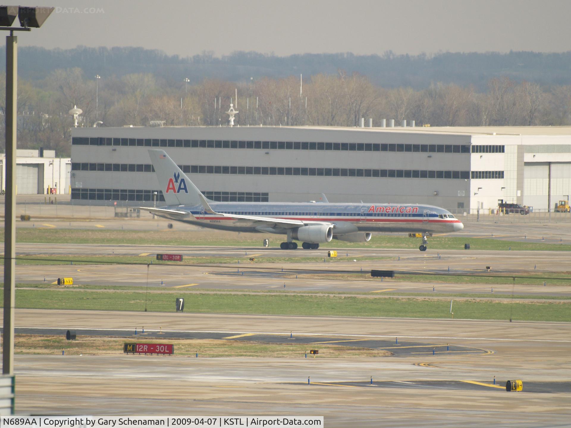 N689AA, 1993 Boeing 757-223 C/N 25731, ON RUNWAY AT KSTL