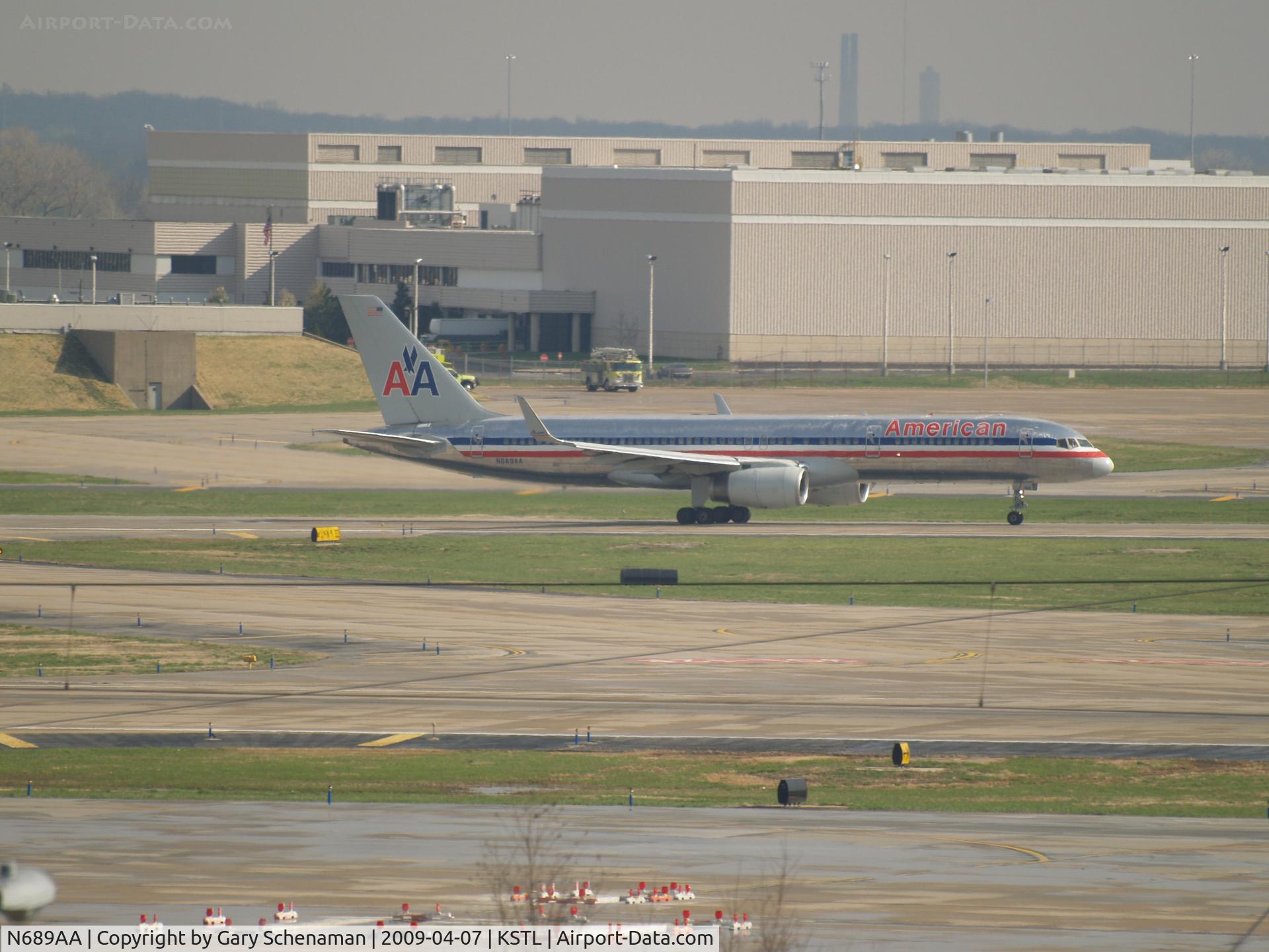 N689AA, 1993 Boeing 757-223 C/N 25731, ON RUNWAY AT KSTL
