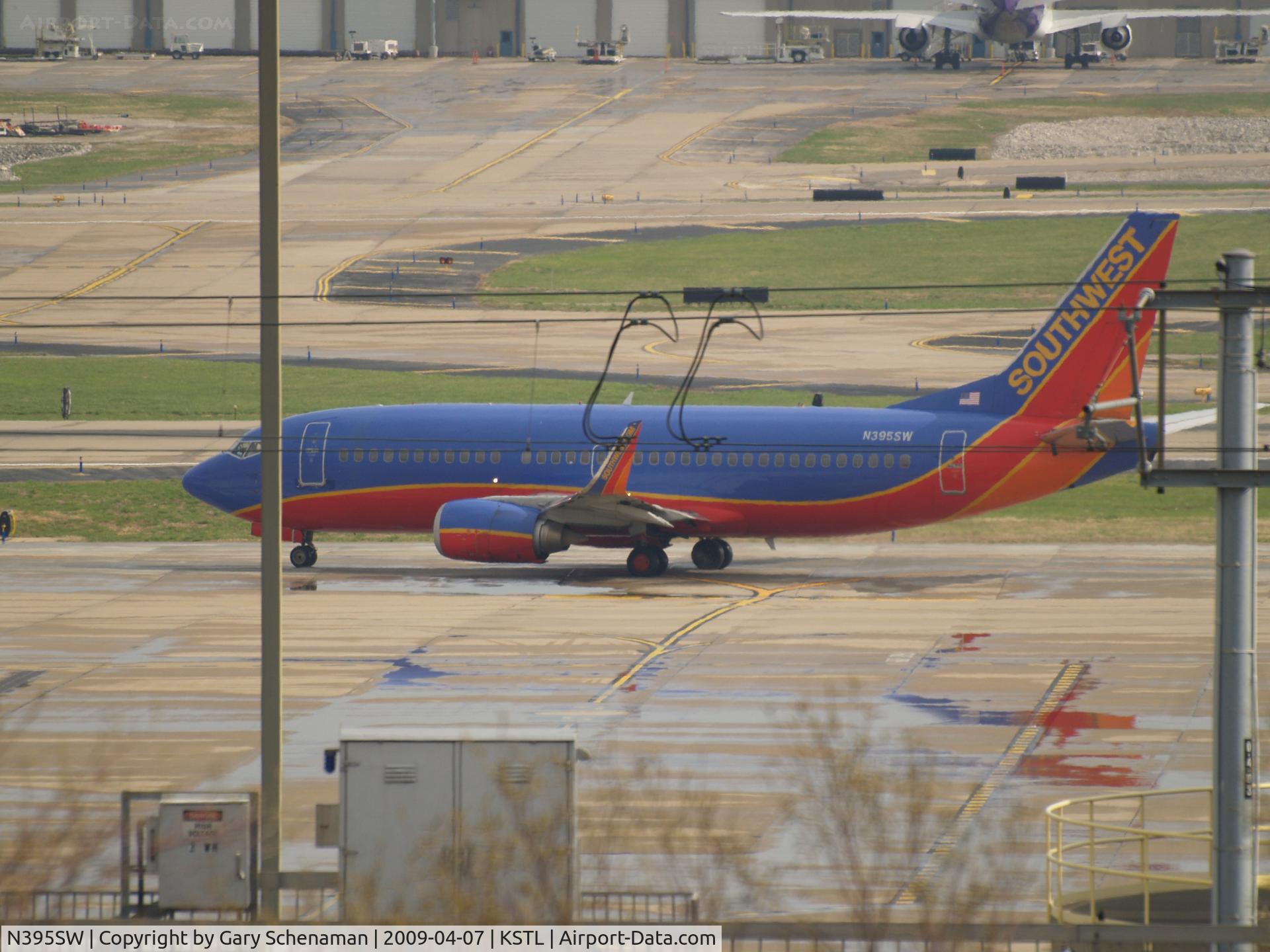 N395SW, 1994 Boeing 737-3H4 C/N 27689, HEADING TO RUNWAY