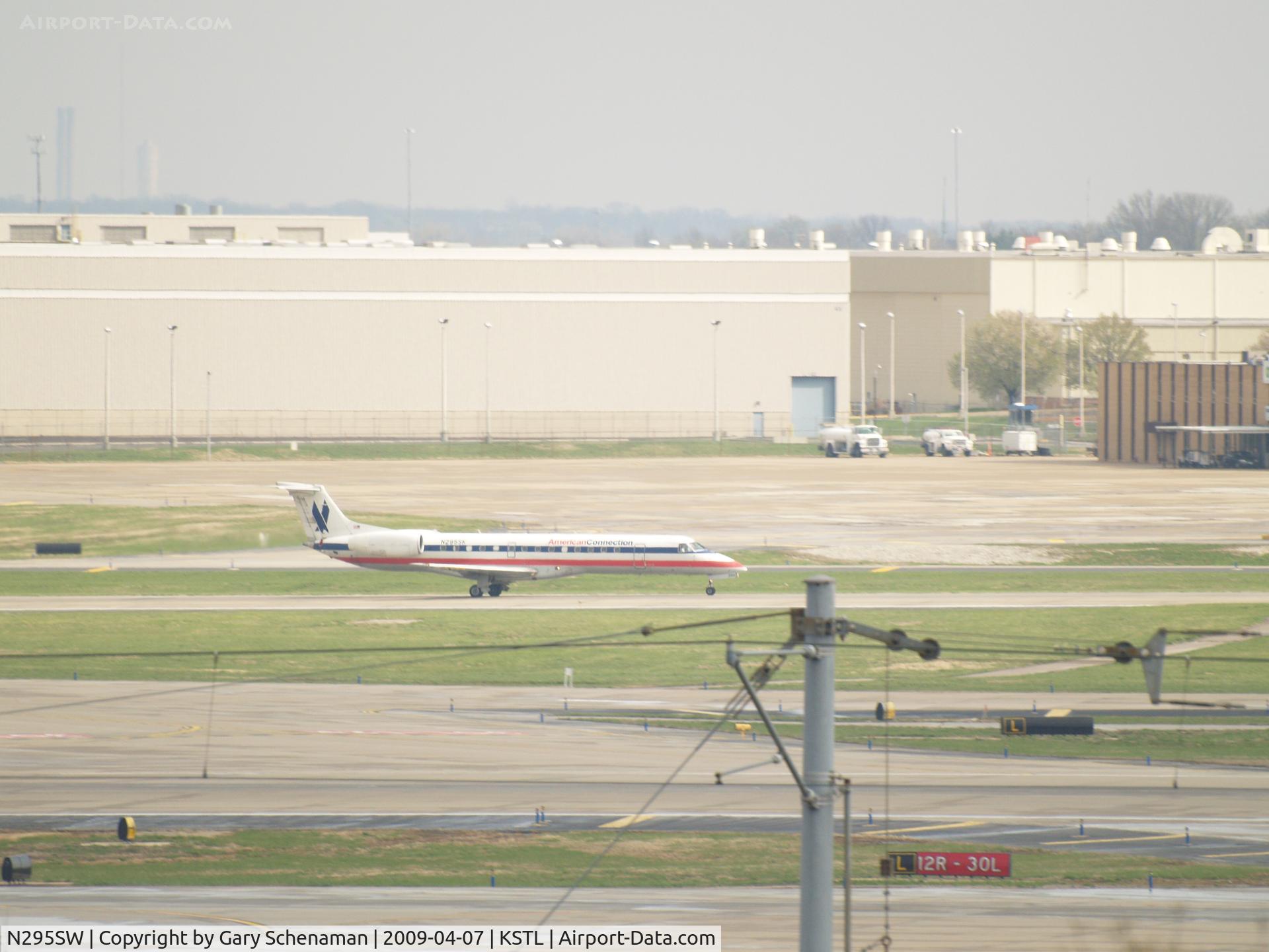 N295SW, 1996 Embraer EMB-120ER Brasilia C/N 120.322, TAKEOFF
