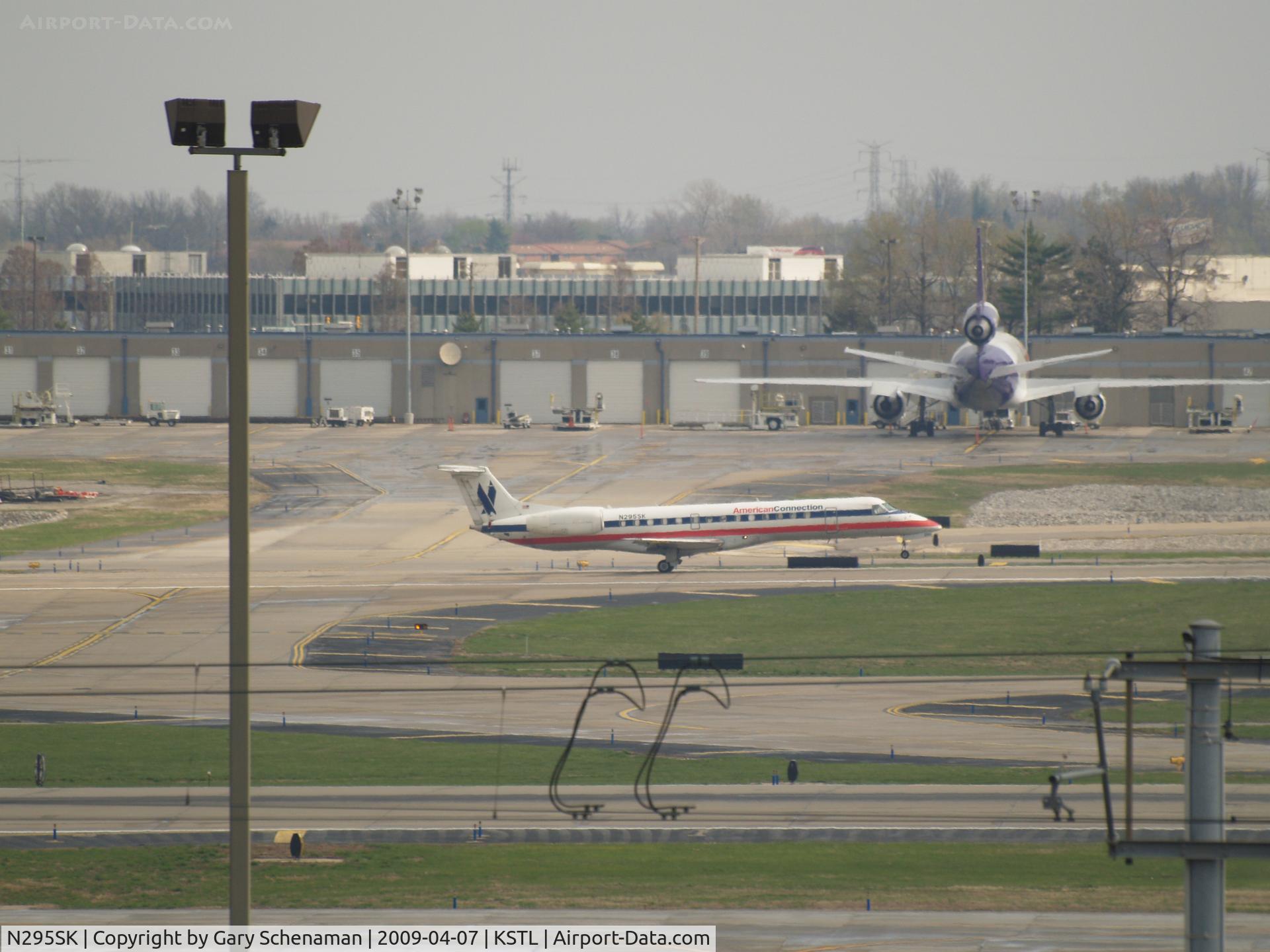 N295SK, 2001 Embraer ERJ-140LR (EMB-135KL) C/N 145513, TAKEOFF