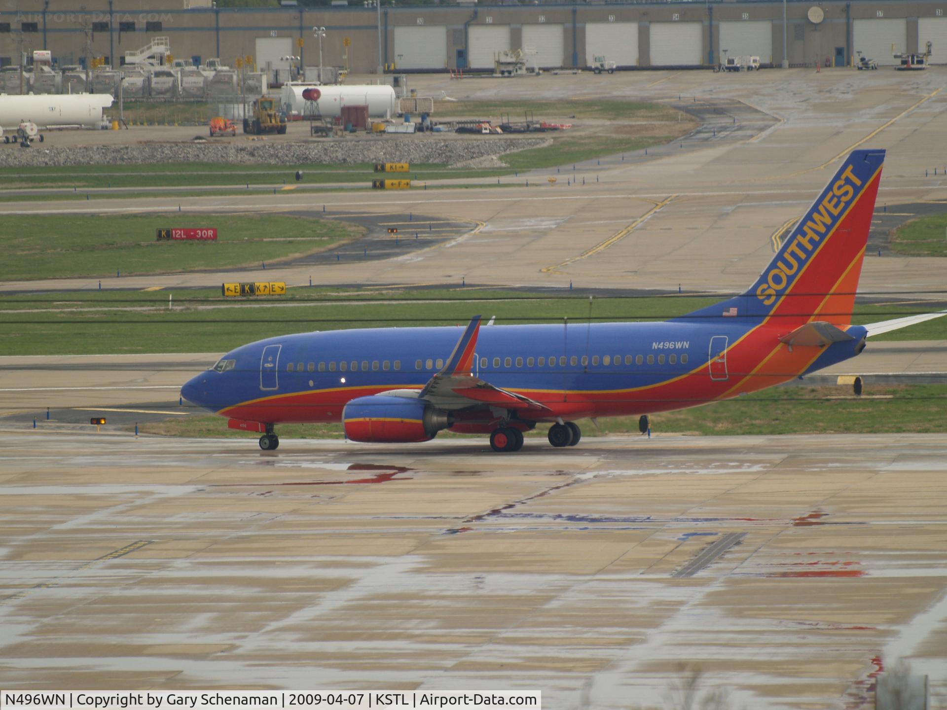 N496WN, 2004 Boeing 737-7H4 C/N 32478, HEADING TOWARD RUNWAY