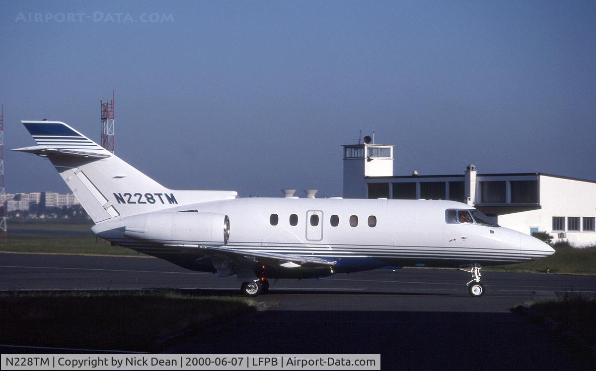N228TM, 2000 Raytheon Hawker 800XP C/N 258458, LFPB Paris Le Bourget