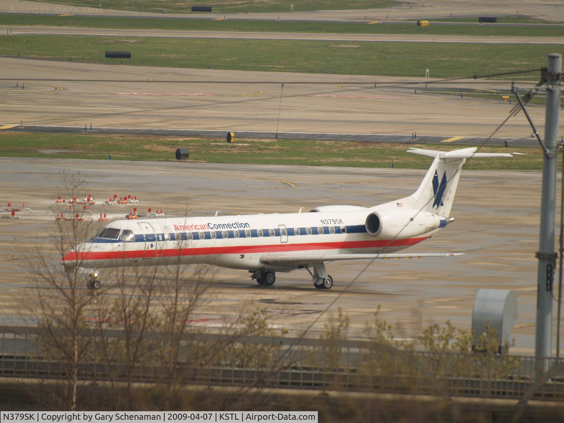 N379SK, 2002 Embraer ERJ-140LR (EMB-135KL) C/N 145606, HEADING TO TERMINAL